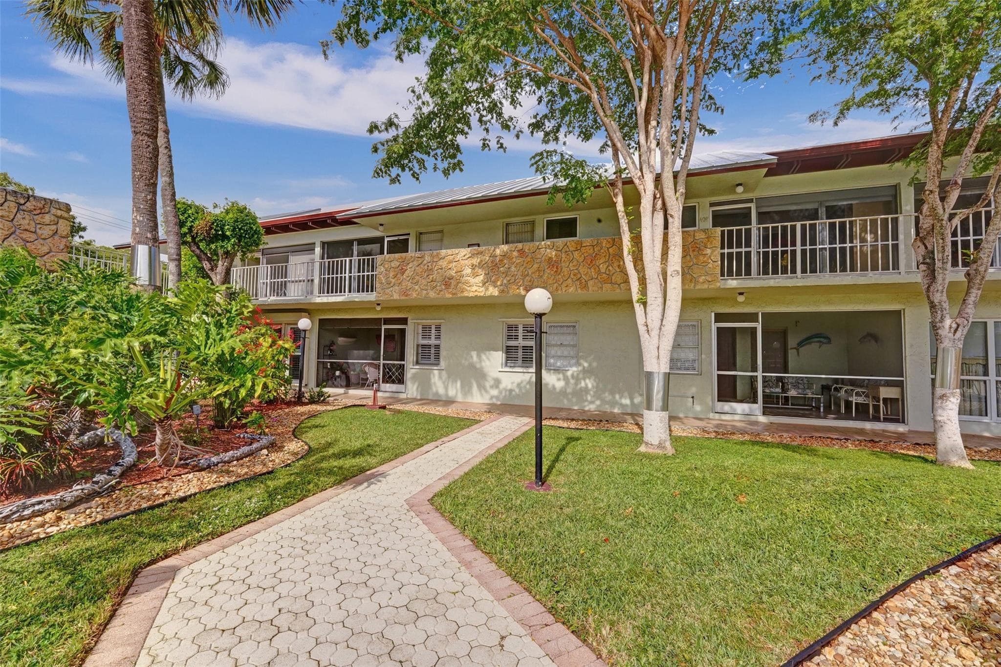 860 SE 6th Avenue 402, Deerfield Beach, FL 33441 — photo 44 of 47