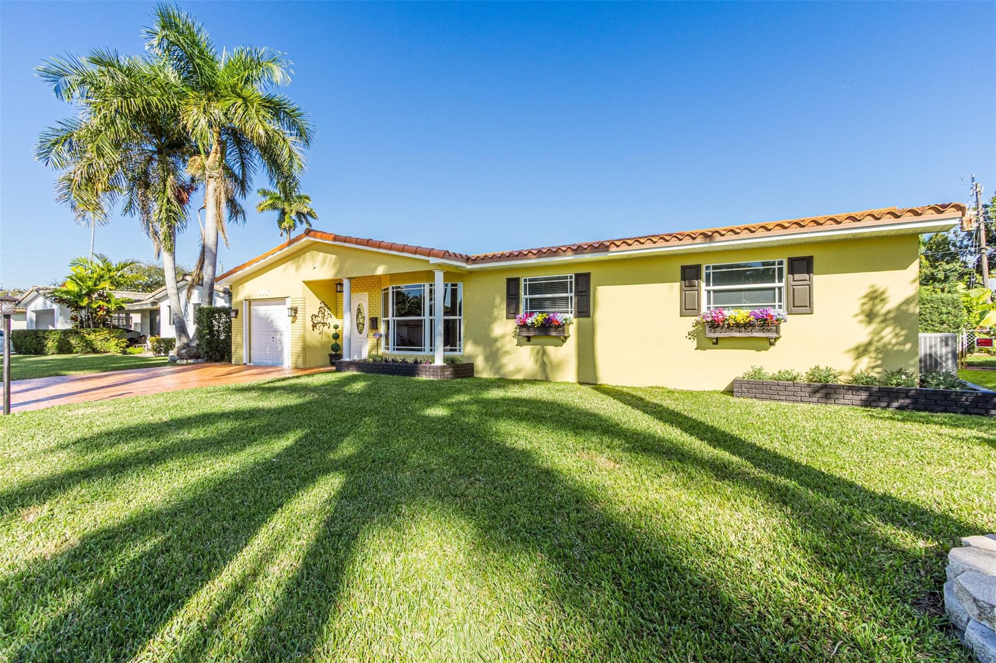 1017 NE 4th Street, Hallandale Beach, FL 33009 — photo 4 of 60