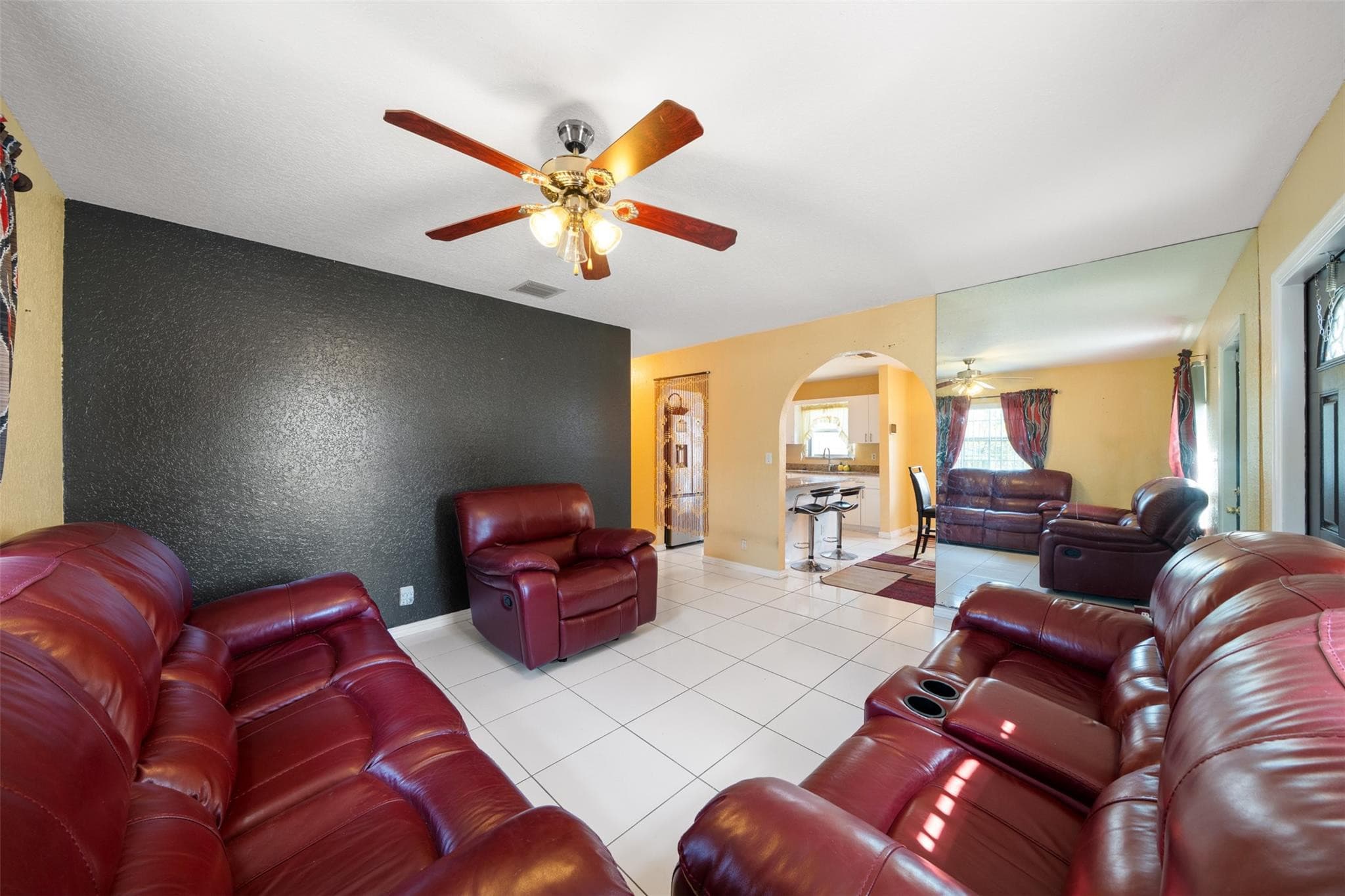 3095 NW 8th Street, Fort Lauderdale, FL 33311 — photo 4 of 15