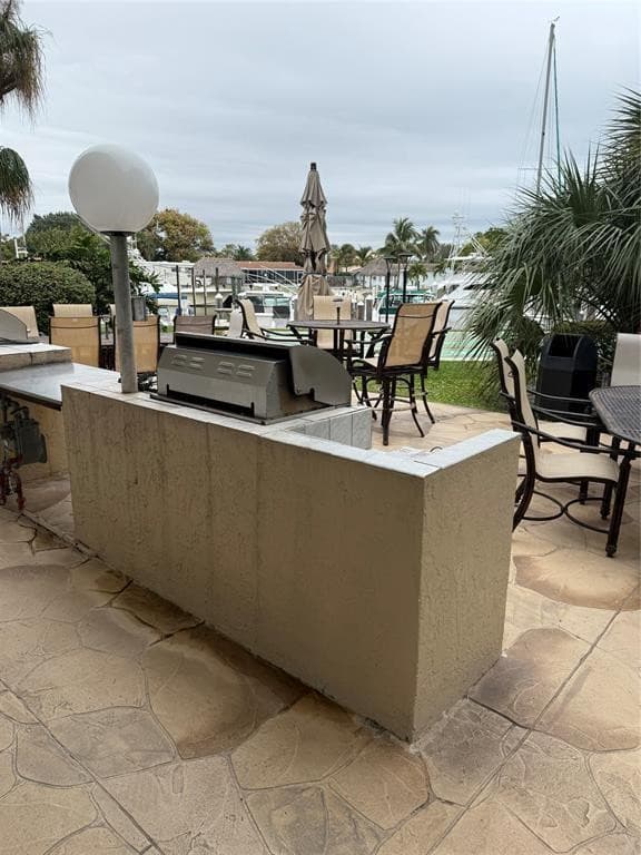 Condominium in Pompano Beach — photo 8 of 37