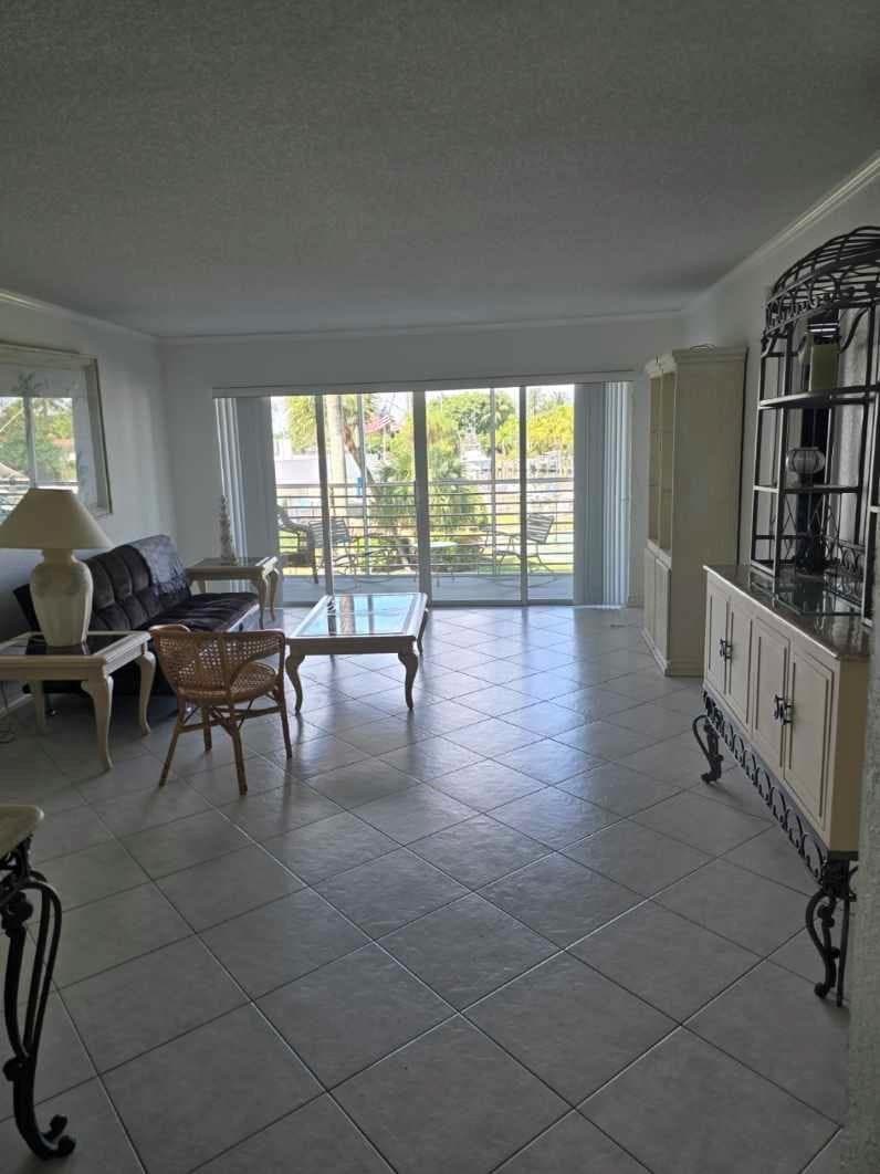 Condominium in Pompano Beach — photo 25 of 37
