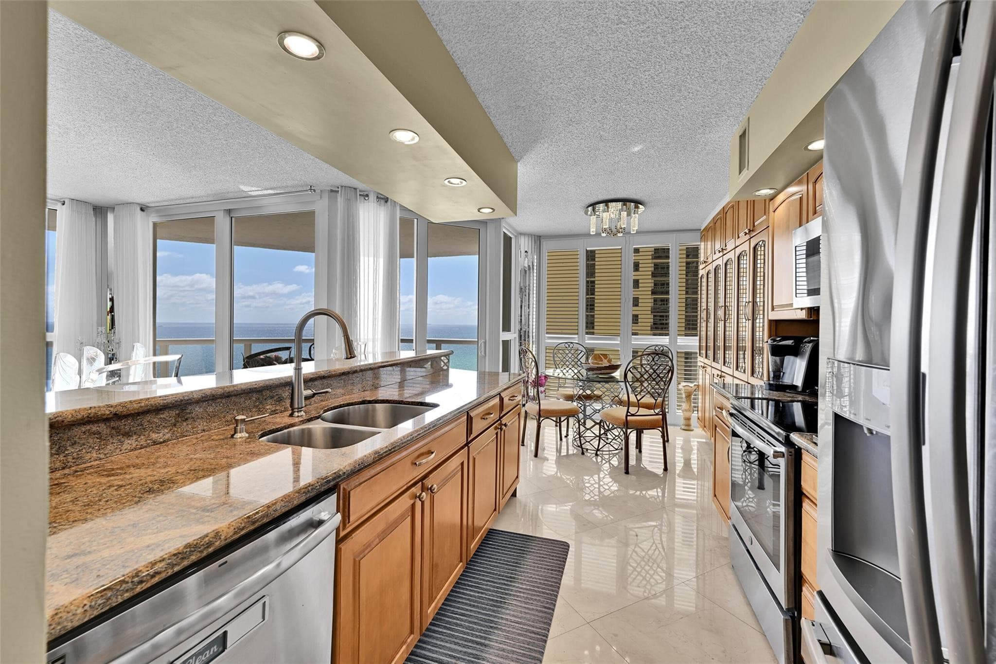 16425 Collins Avenue 2011, Sunny Isles Beach, FL 33160 — photo 27 of 53