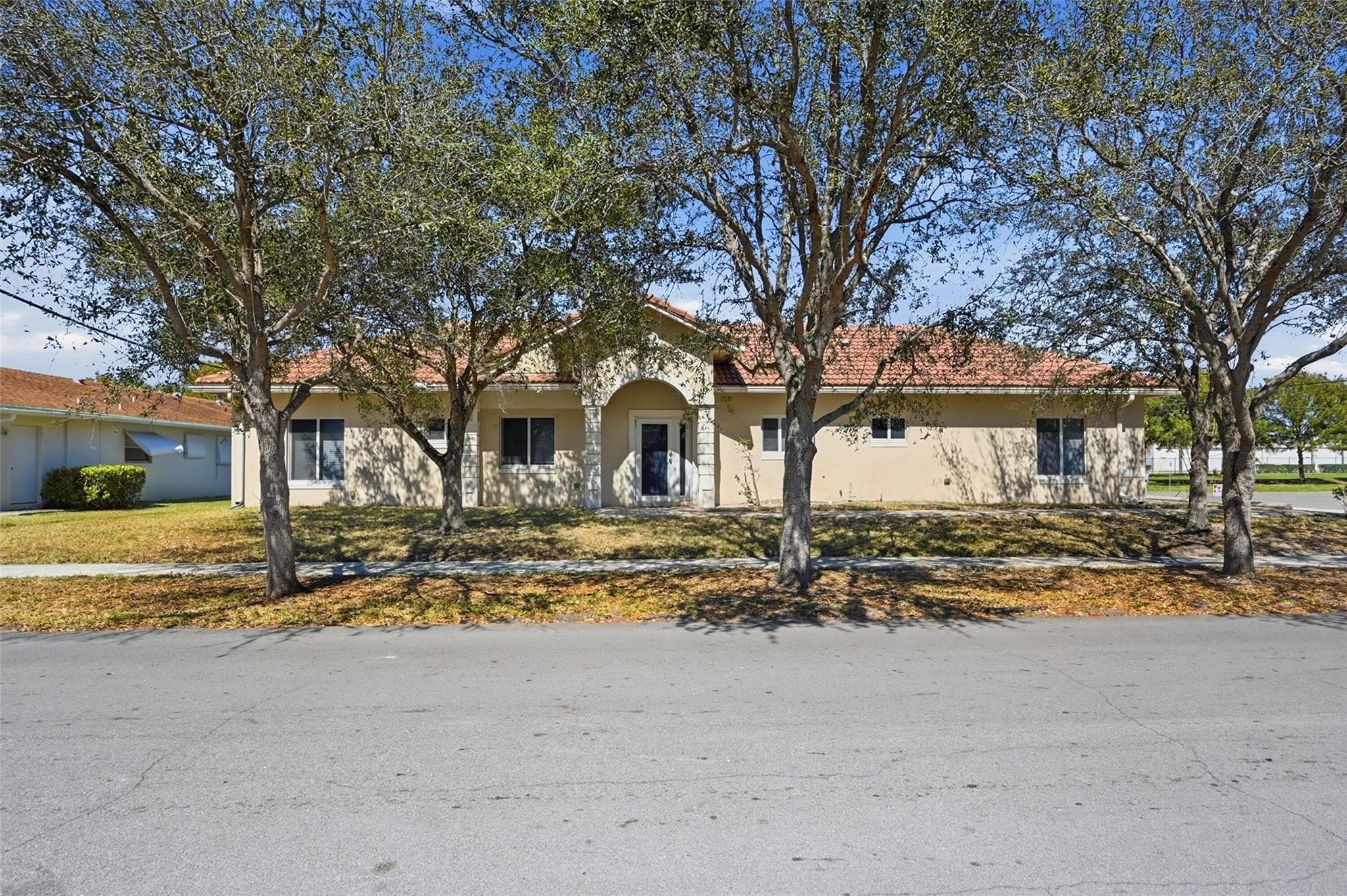 911 NE 12th Avenue, Pompano Beach, FL 33060 — photo 1 of 20
