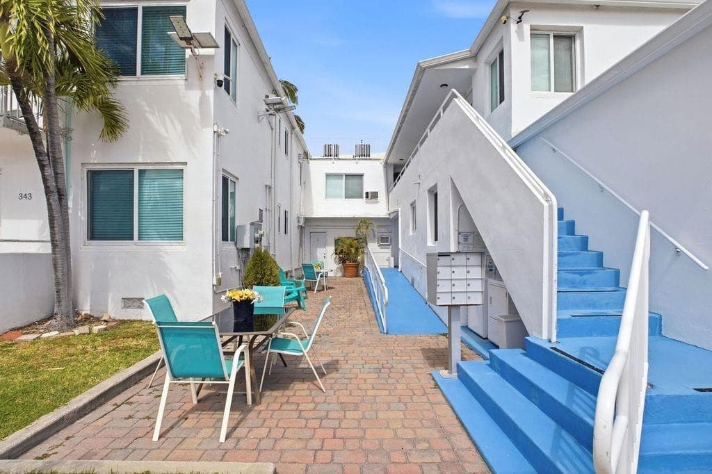 343 Van Buren Street 5, Hollywood, FL 33019 — photo 3 of 12