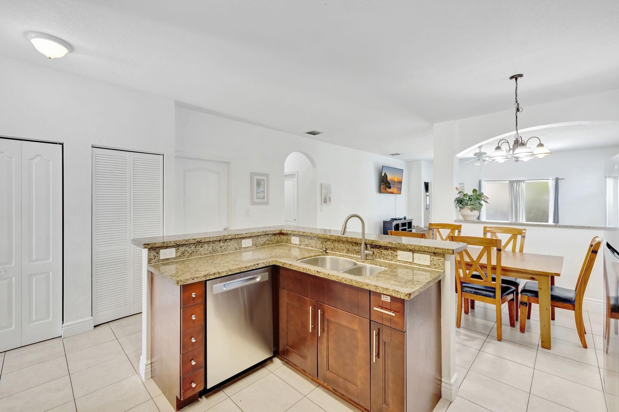 1816 SW 21st Street, Fort Lauderdale, FL 33315 — photo 8 of 36
