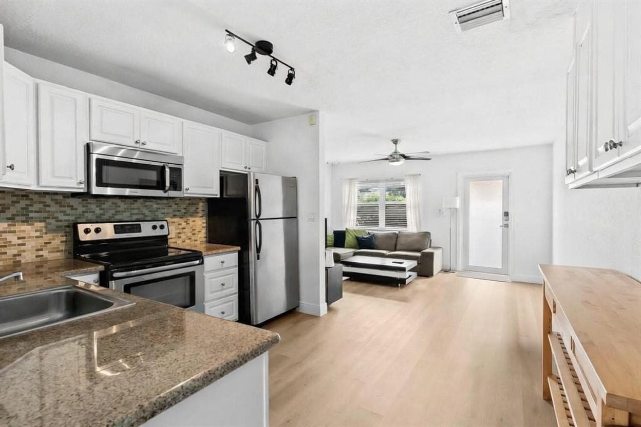 41 NE 46th Street, Oakland Park, FL 33334 — photo 5 of 28