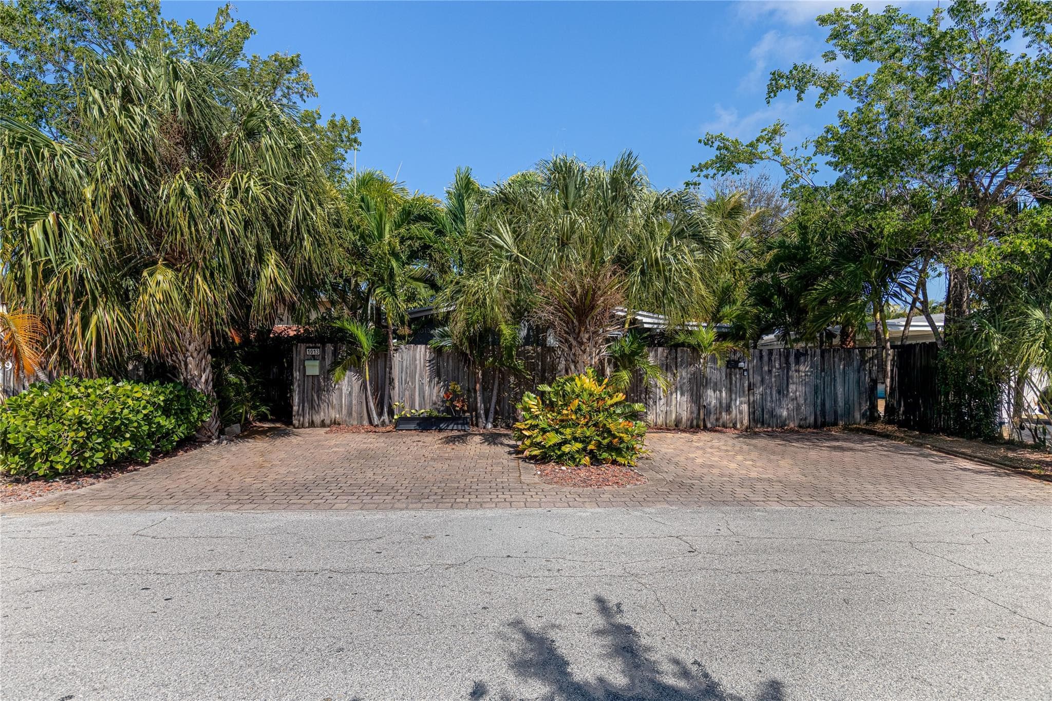 1009 NE 23rd Drive 1013 Ne 23 Dr, Wilton Manors, FL 33305 — photo 2 of 28