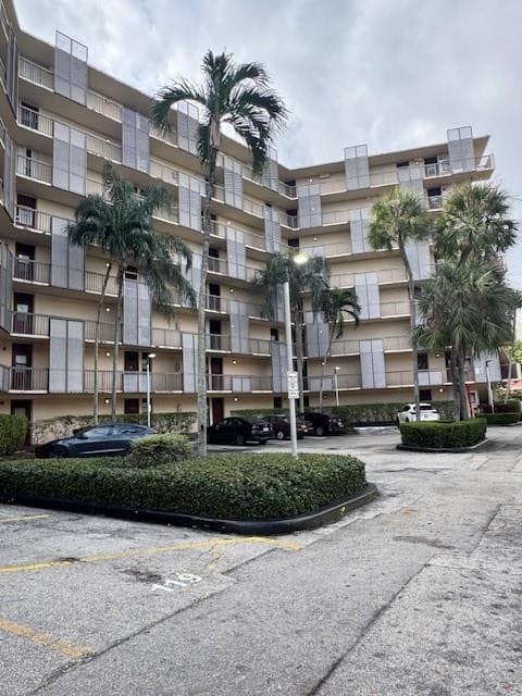 3301 N Country Club Drive 506, Aventura, FL 33180 — photo 3 of 32