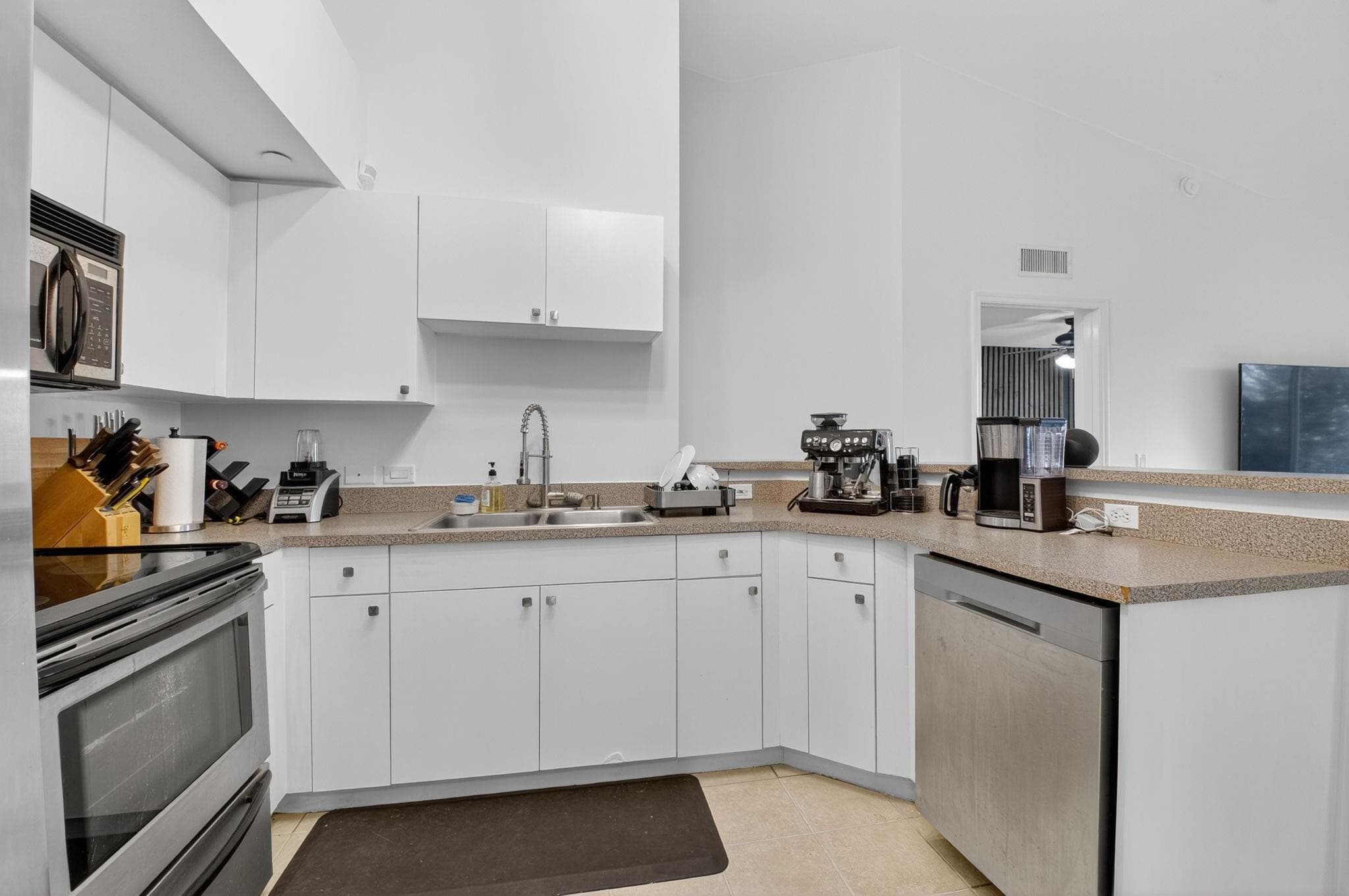 224 Villa Circle 224, Boynton Beach, FL 33435 — photo 5 of 41