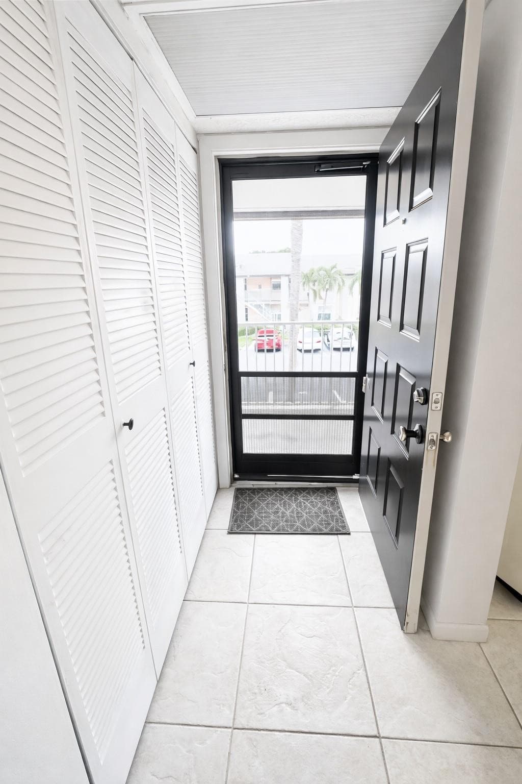 5550 Lakeside Drive 203, Margate, FL 33063 — photo 4 of 30