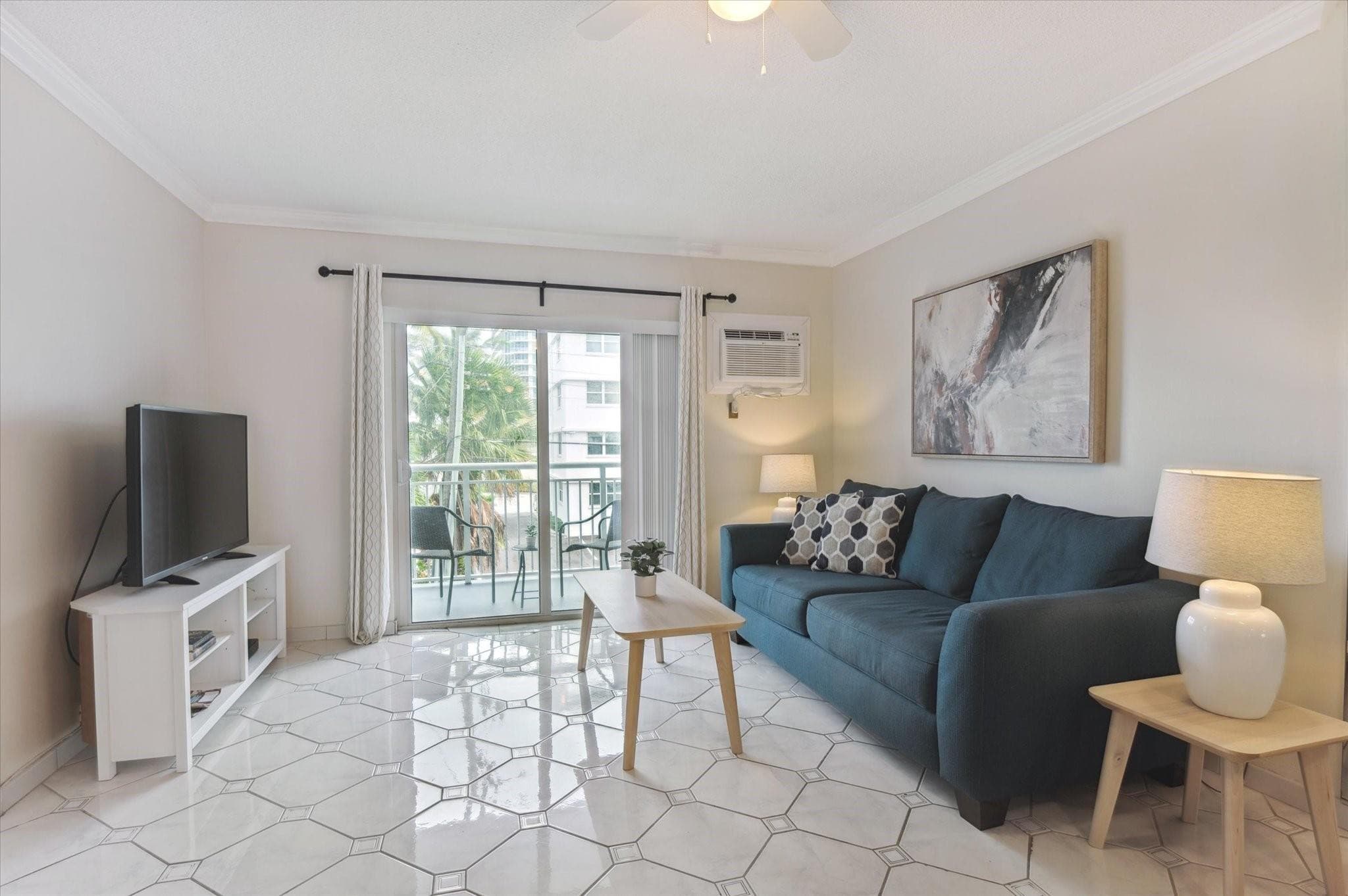 720 Orton Avenue 206, Fort Lauderdale, FL 33304 — photo 4 of 13