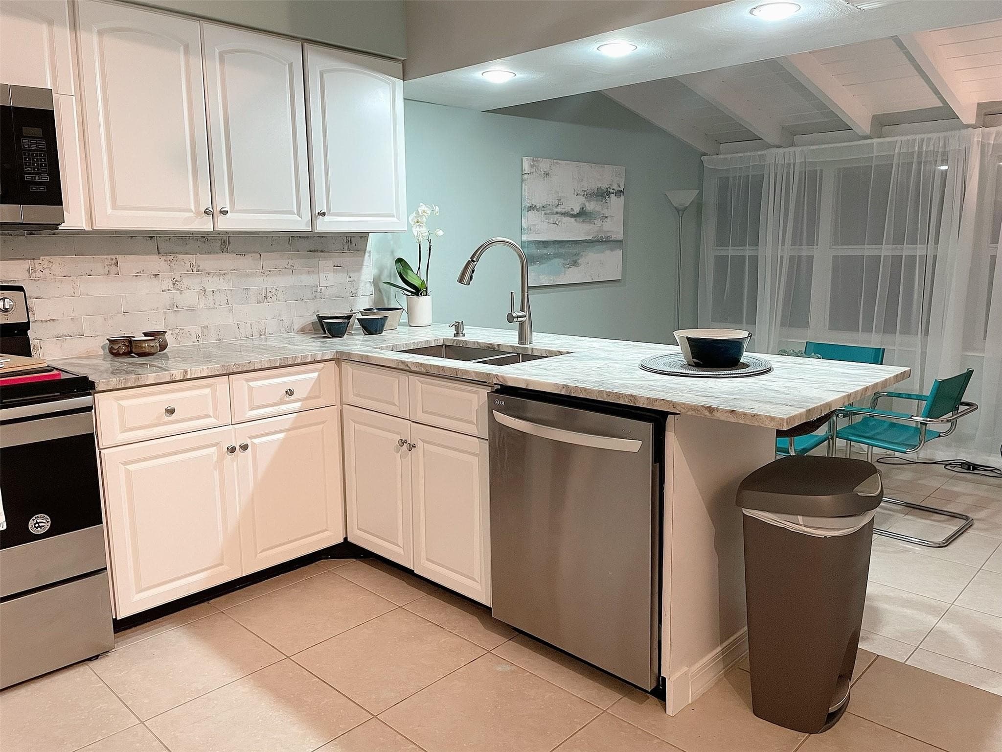 1641 NE 55th Street, Fort Lauderdale, FL 33334 — photo 6 of 32