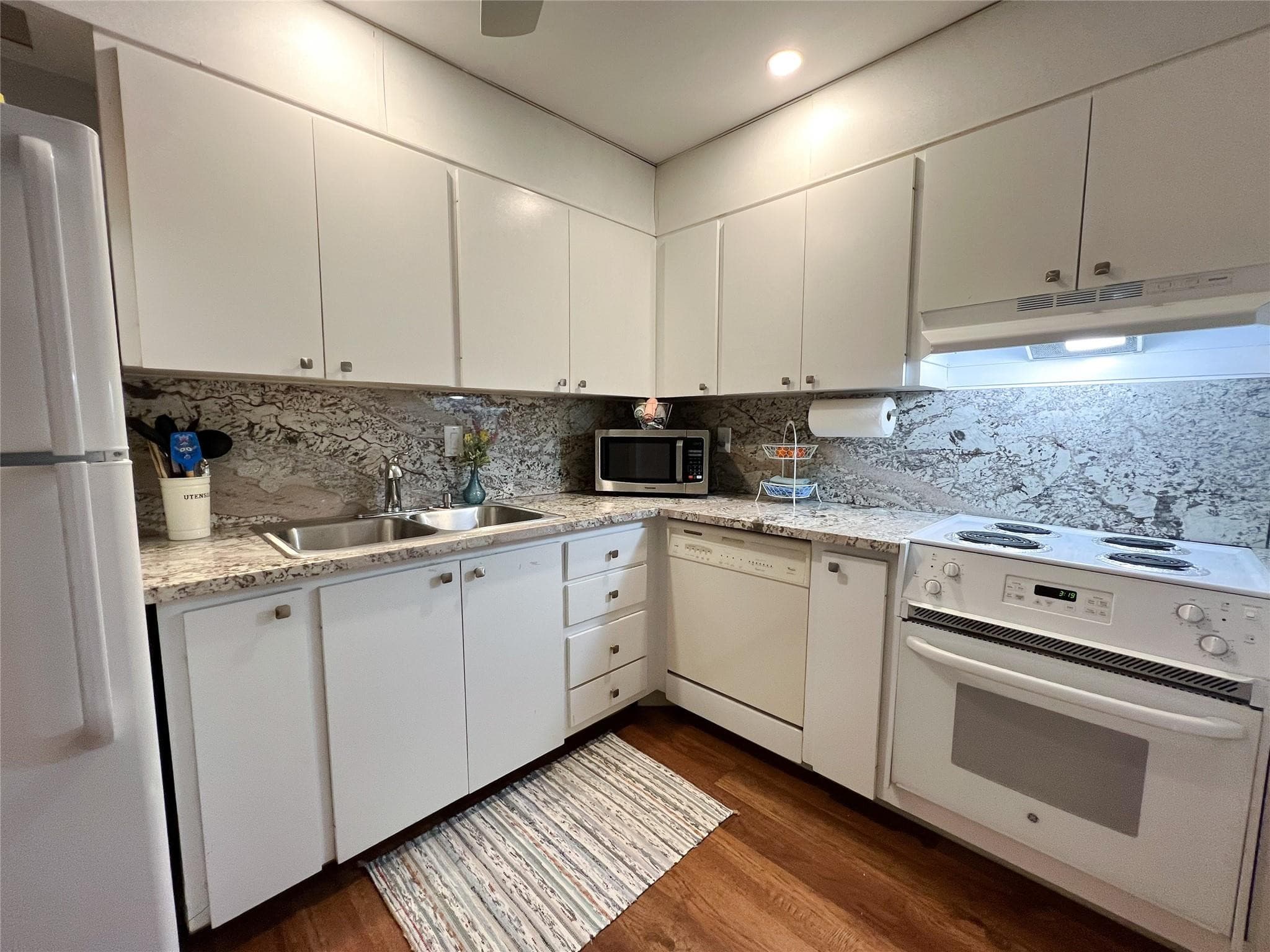 6239 Bay Club Drive 1, Fort Lauderdale, FL 33308 — photo 5 of 36