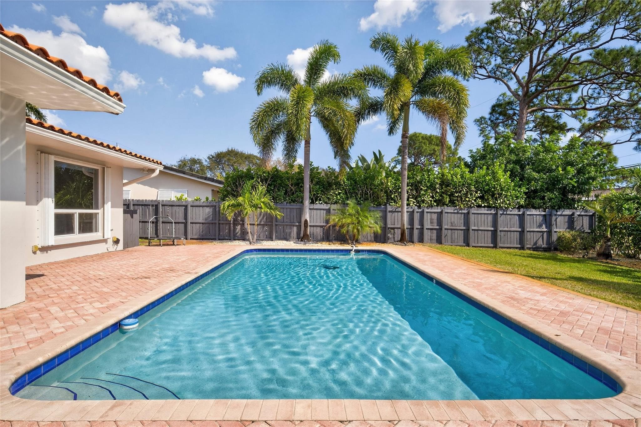 1762 NE 38th Street, Oakland Park, FL 33334 — photo 11 of 42