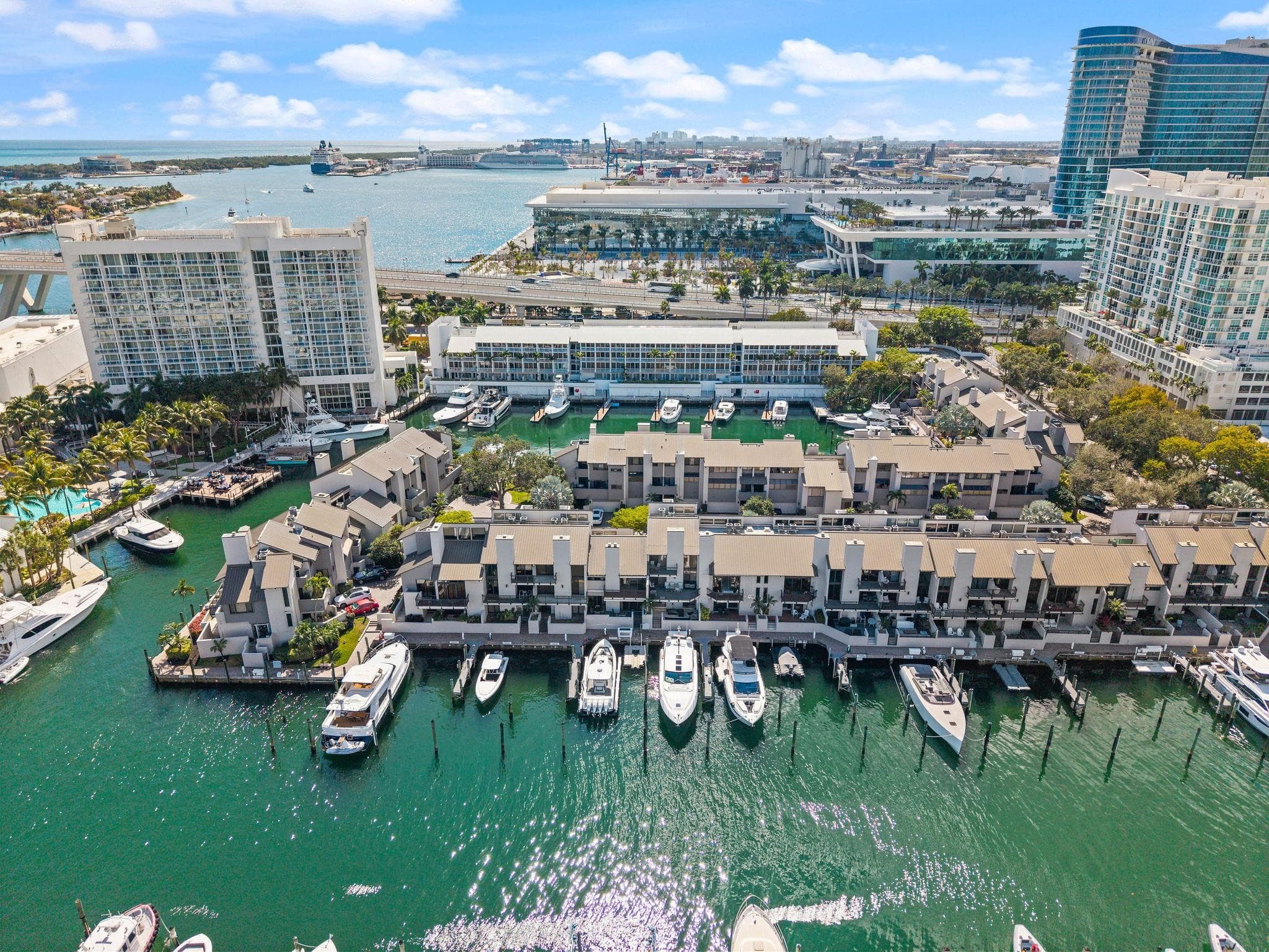 16 Portside Drive 16c, Fort Lauderdale, FL 33316 — photo 19 of 76