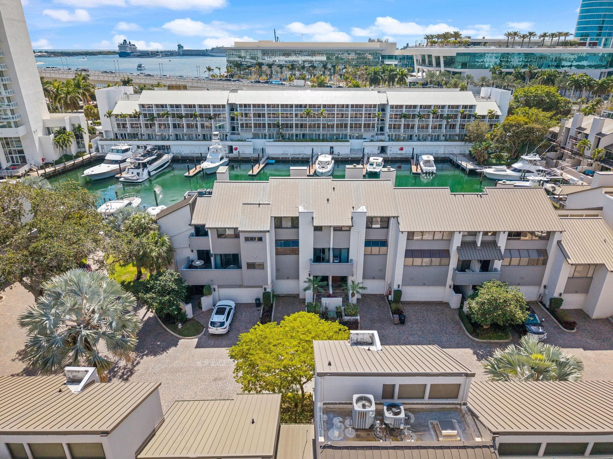 16 Portside Drive 16c, Fort Lauderdale, FL 33316 — photo 28 of 76