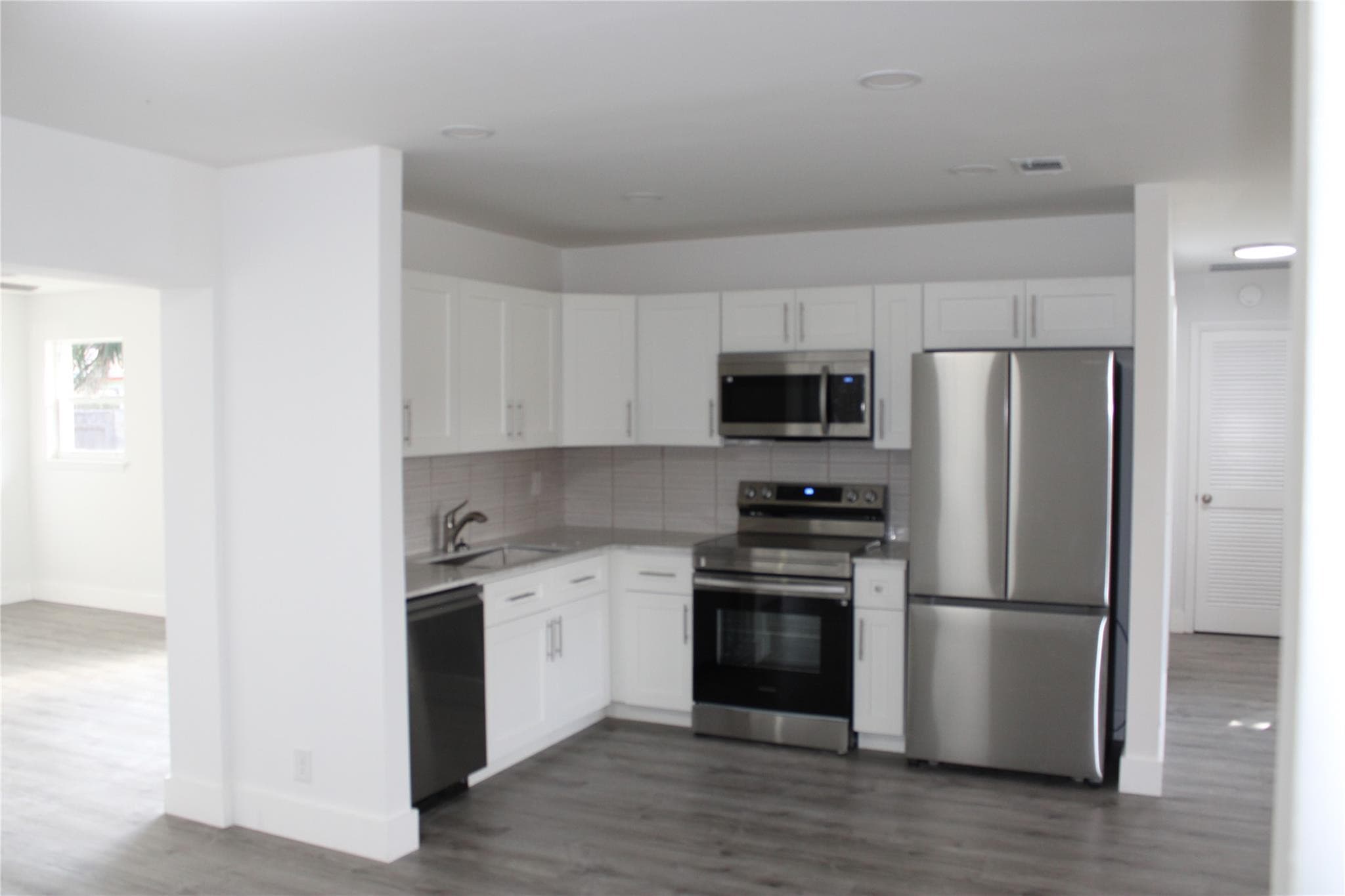 611 SW 1st Avenue, Boynton Beach, FL 33426 — photo 10 of 28