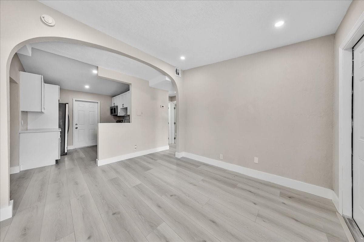 305 NE 8th Street, Pompano Beach, FL 33060 — photo 8 of 39