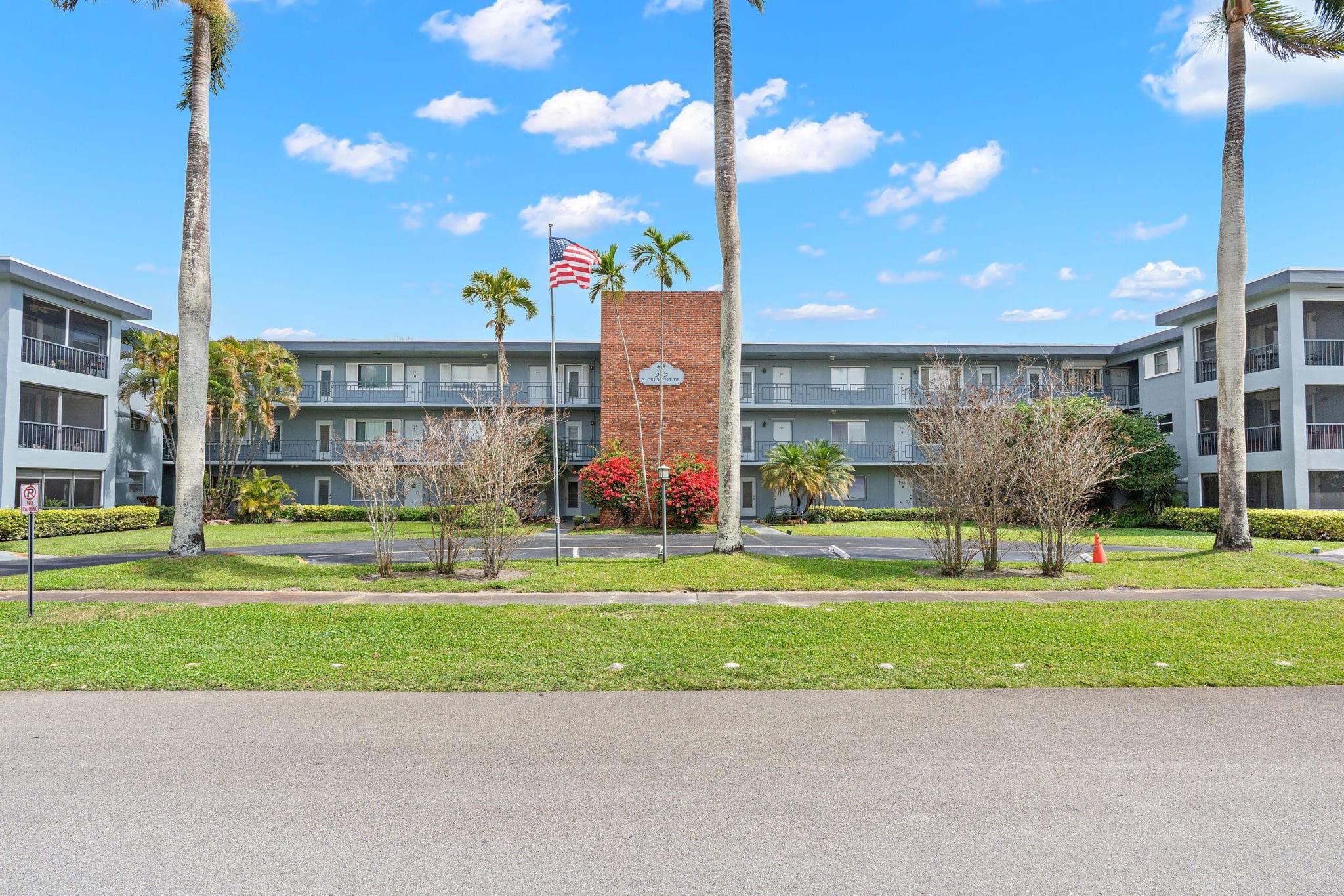 515 S Crescent Drive 302, Hollywood, FL 33021 — photo 2 of 25