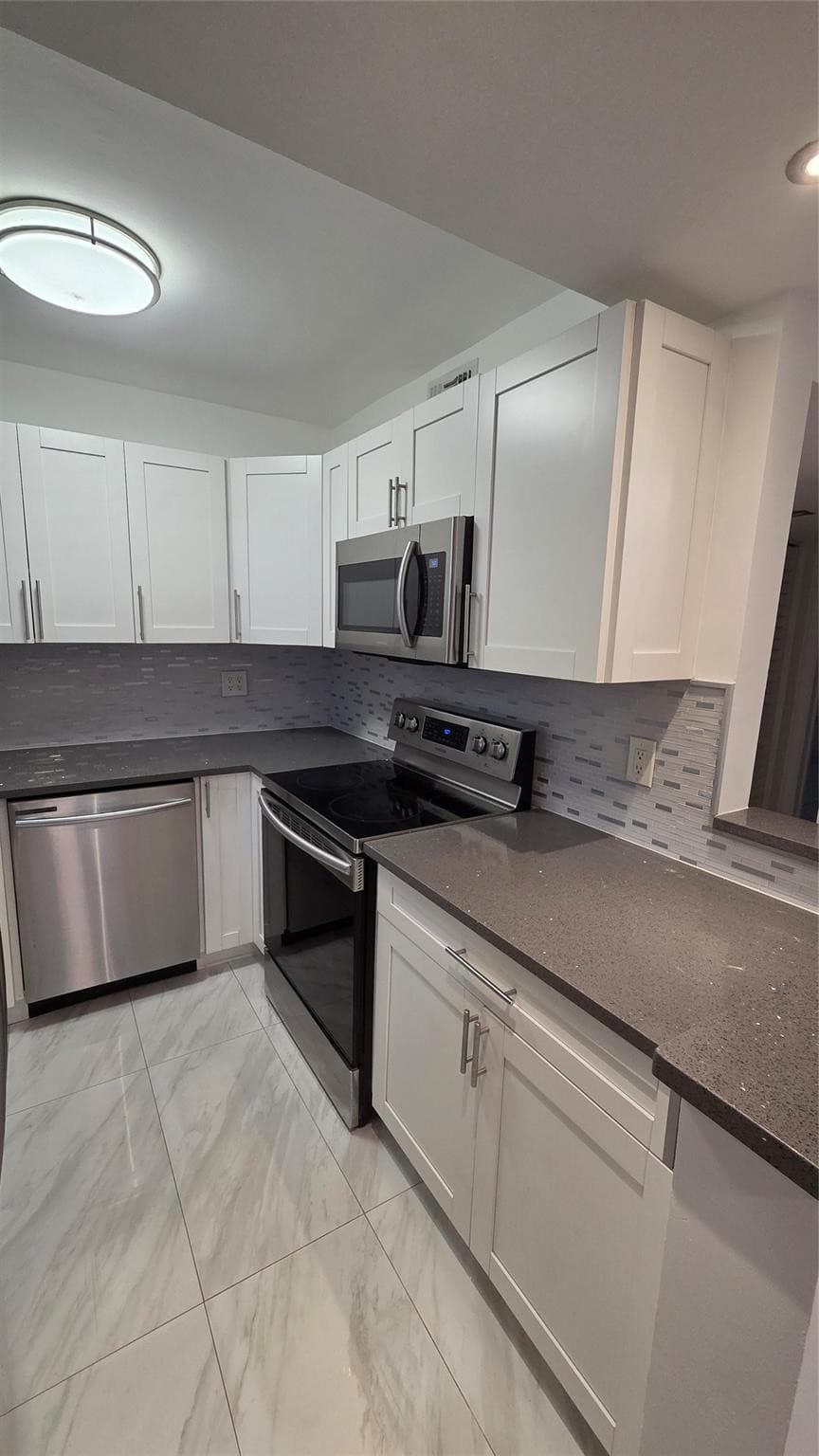 5375 SW 40th Avenue 105, Fort Lauderdale, FL 33314 — photo 2 of 17