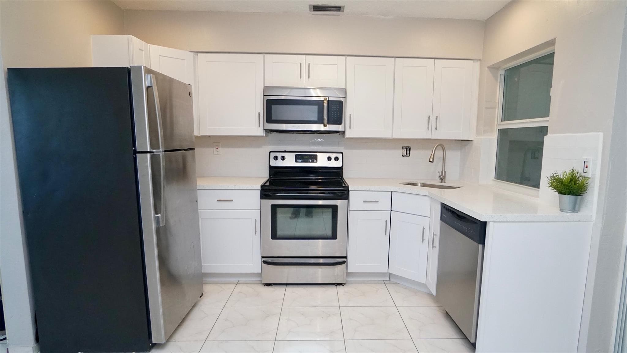 5908 NW 81st Avenue, Tamarac, FL 33321 — photo 14 of 32