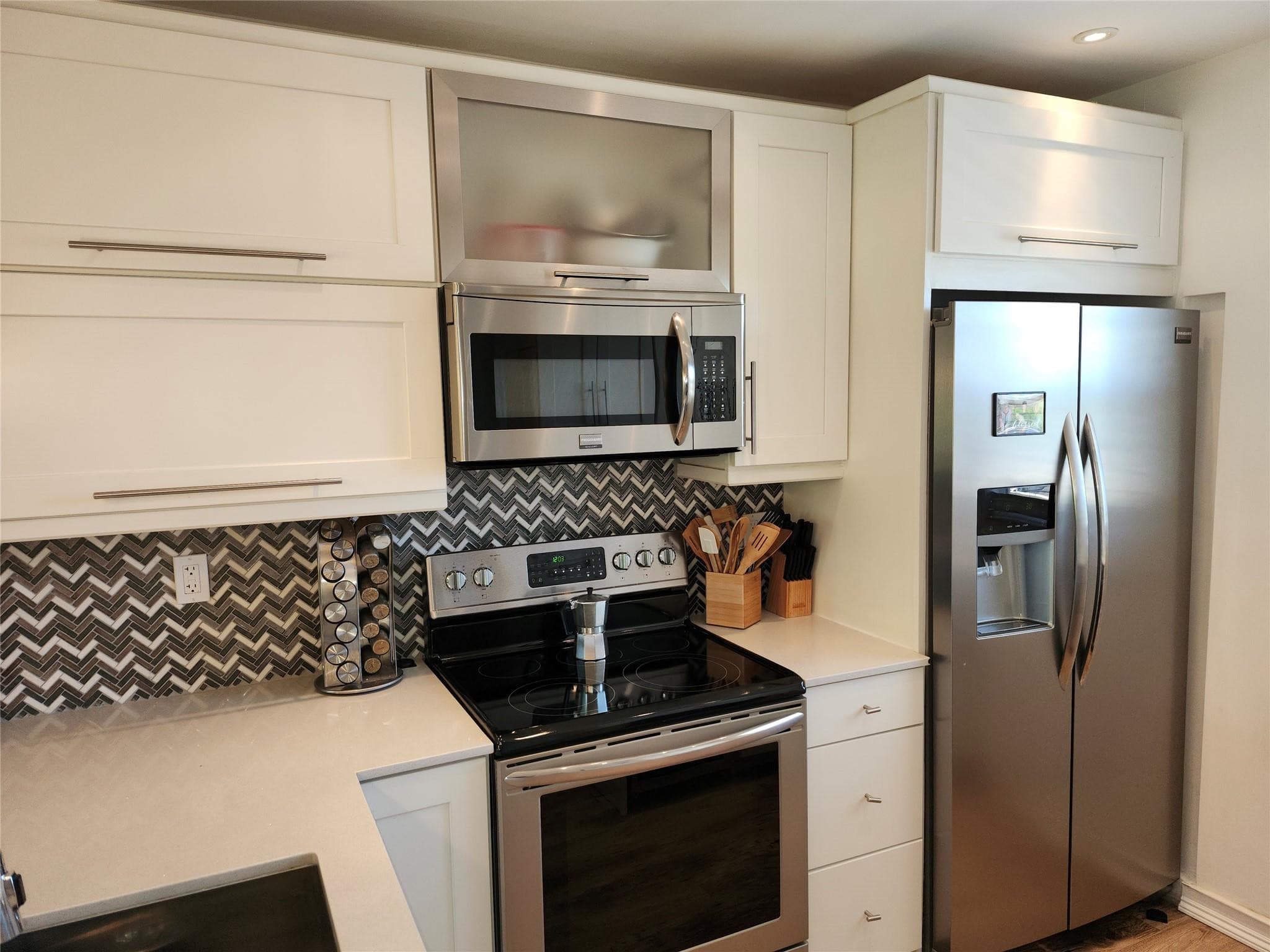 301 Cambridge Road 301, Hollywood, FL 33024 — photo 5 of 31