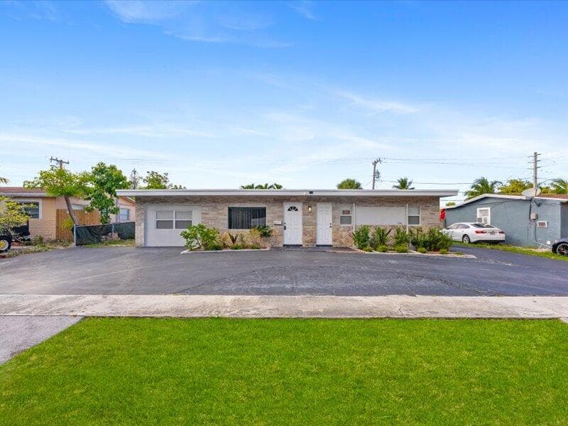 311 W Sample Road, Deerfield Beach, FL 33064 — photo 3 of 33