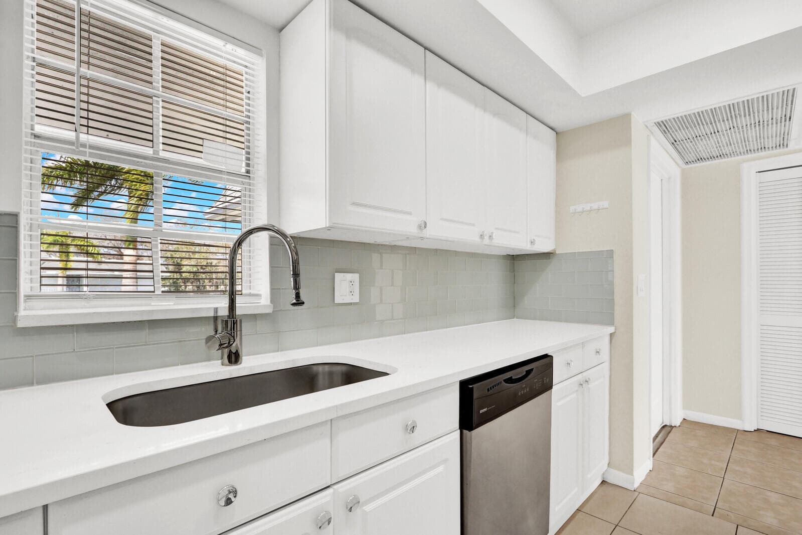 10249 N Military Trail Apt 201, Palm Beach Gardens, FL 33410 — photo 5 of 24