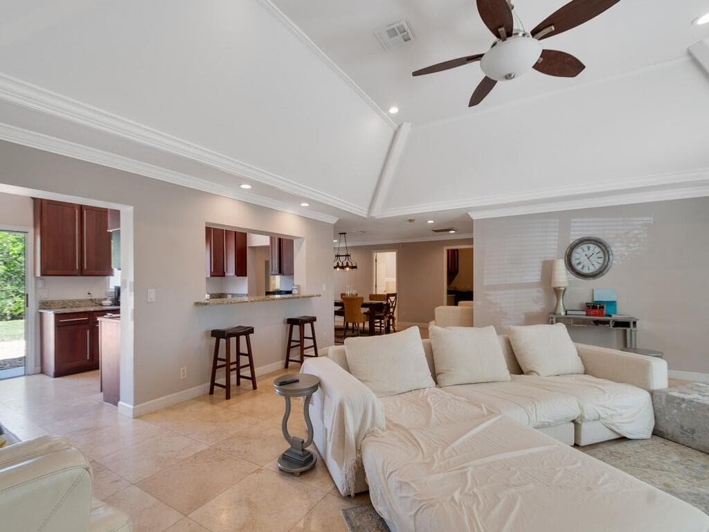527 E Causeway Boulevard, Vero Beach, FL 32963 — photo 5 of 29
