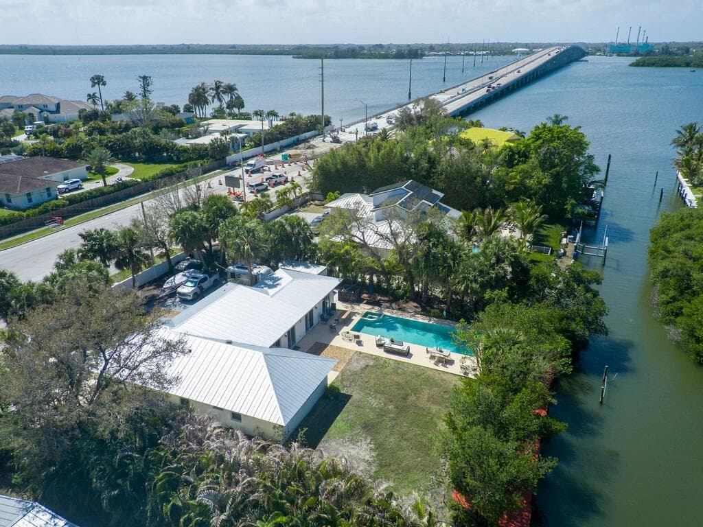 527 E Causeway Boulevard, Vero Beach, FL 32963 — photo 27 of 29