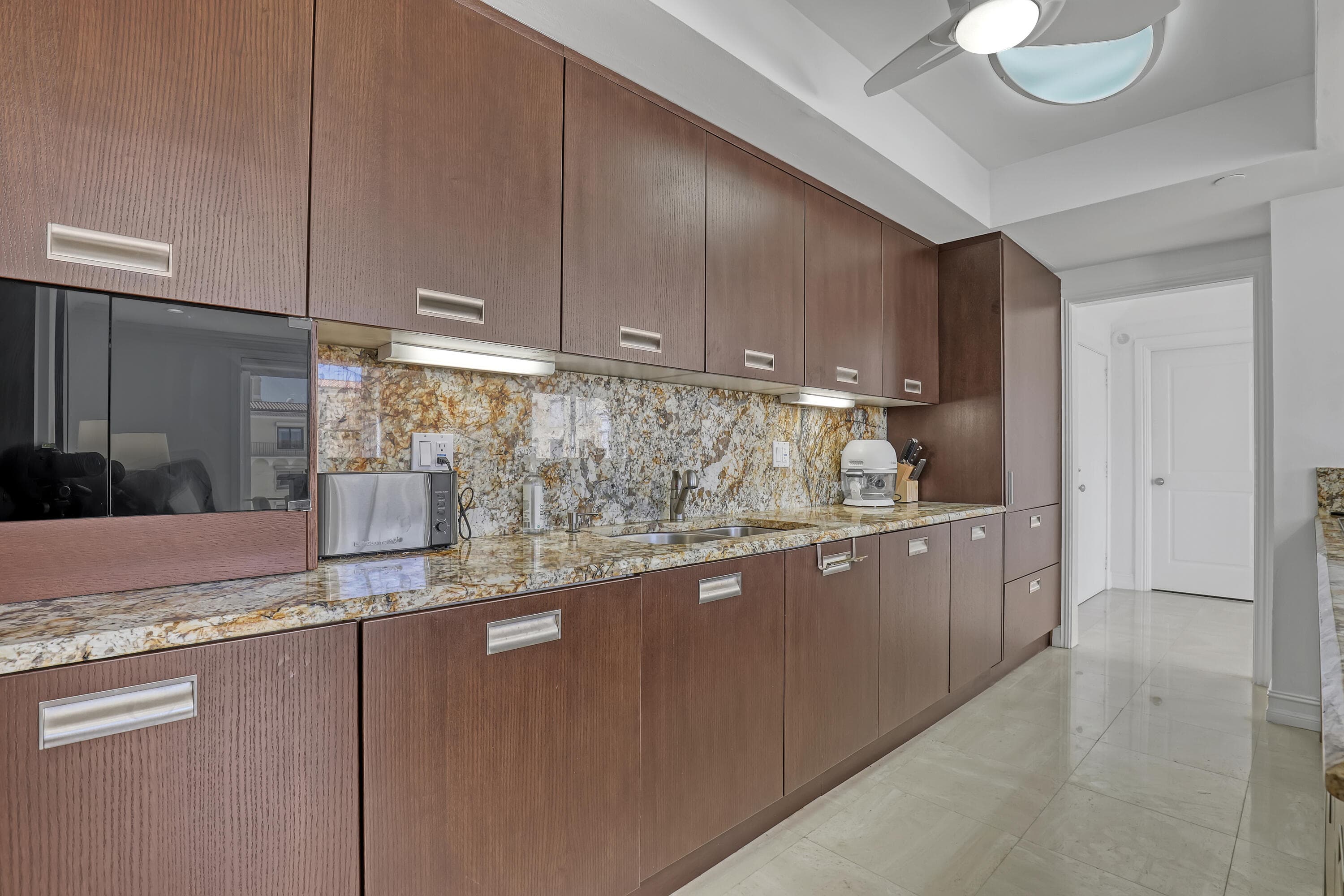 150 Bradley Place 605, Palm Beach, FL 33480 — photo 8 of 28