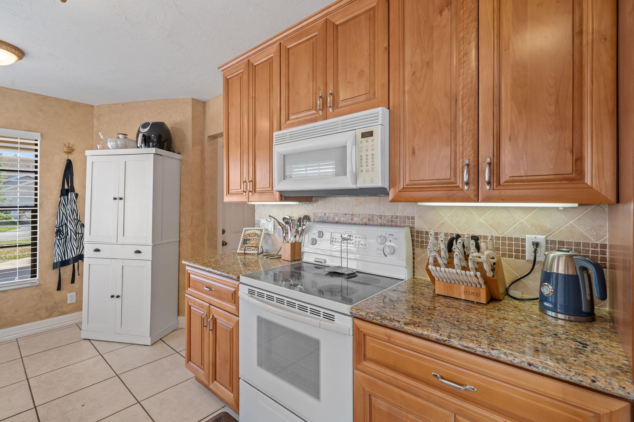 3874 Circle Lake Drive, West Palm Beach, FL 33417 — photo 9 of 38