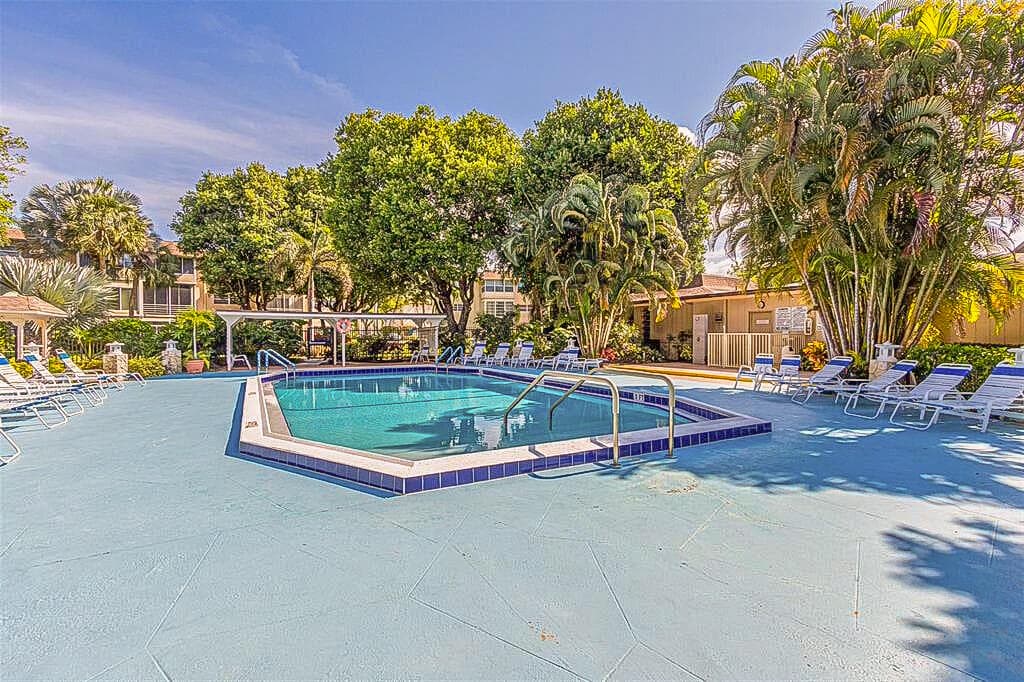 3431 NW 50th Avenue 213, Lauderdale Lakes, FL 33319 — photo 40 of 47