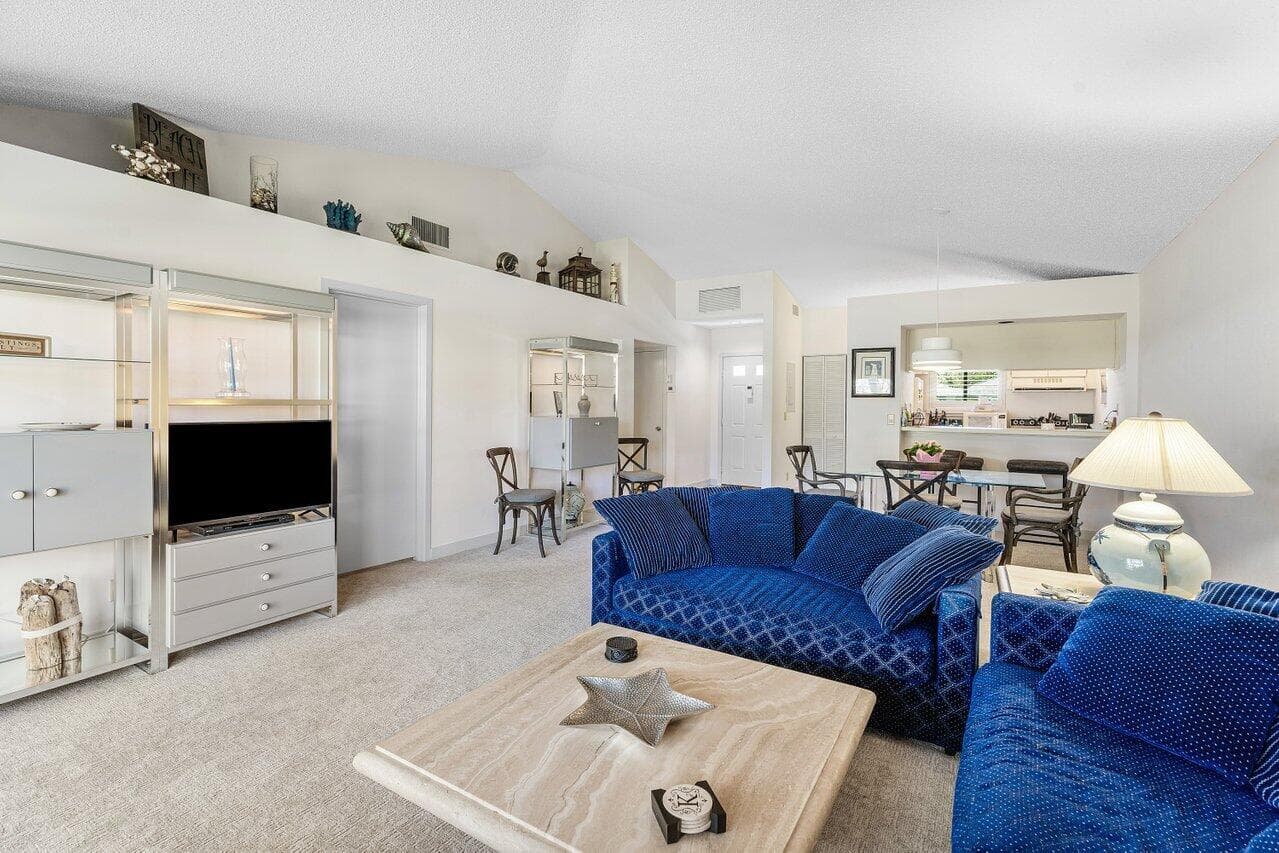 539 Club Drive, Palm Beach Gardens, FL 33418 — photo 5 of 11