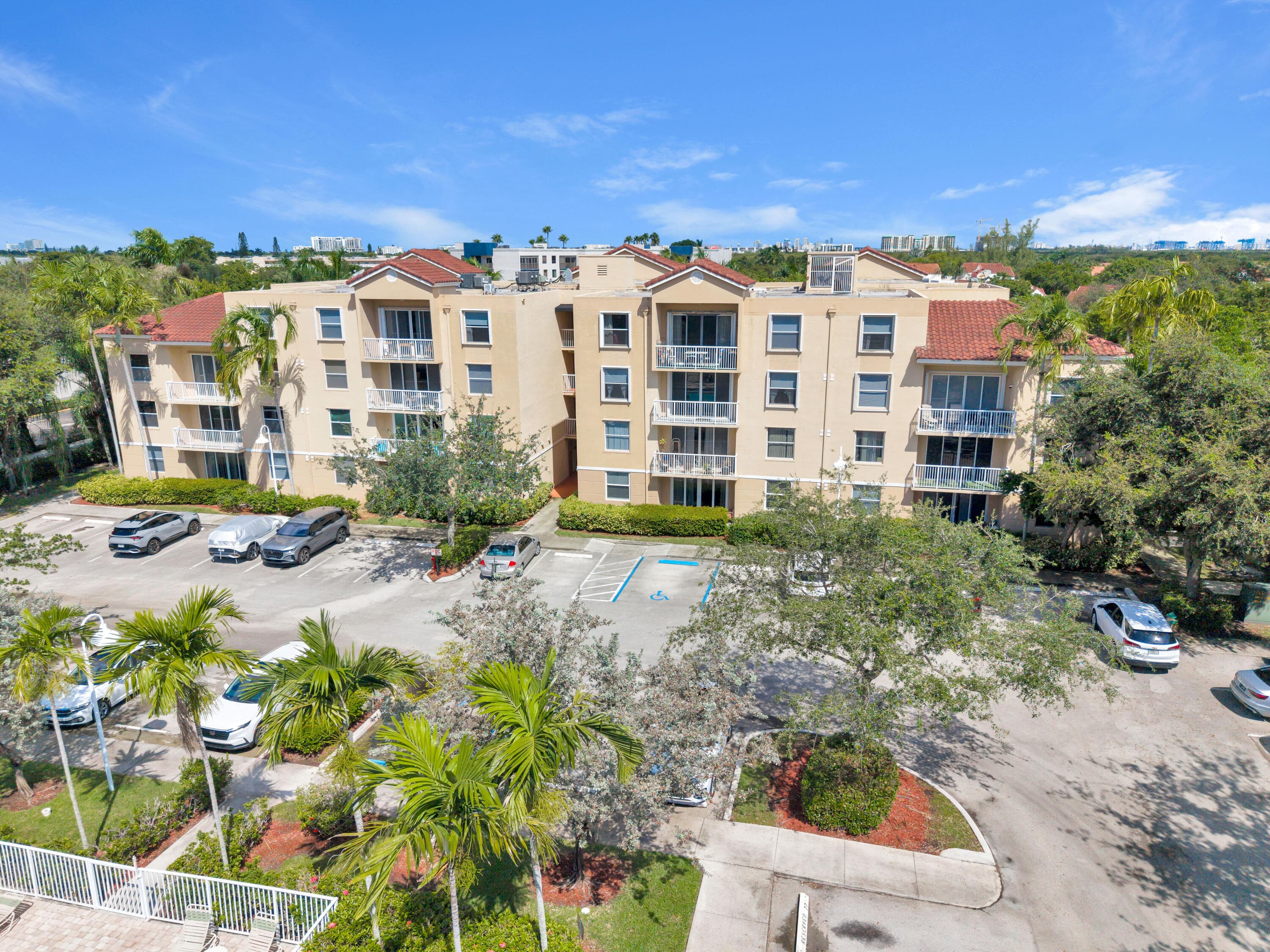529 E Sheridan Street 2061, Dania Beach, FL 33004 — photo 4 of 33