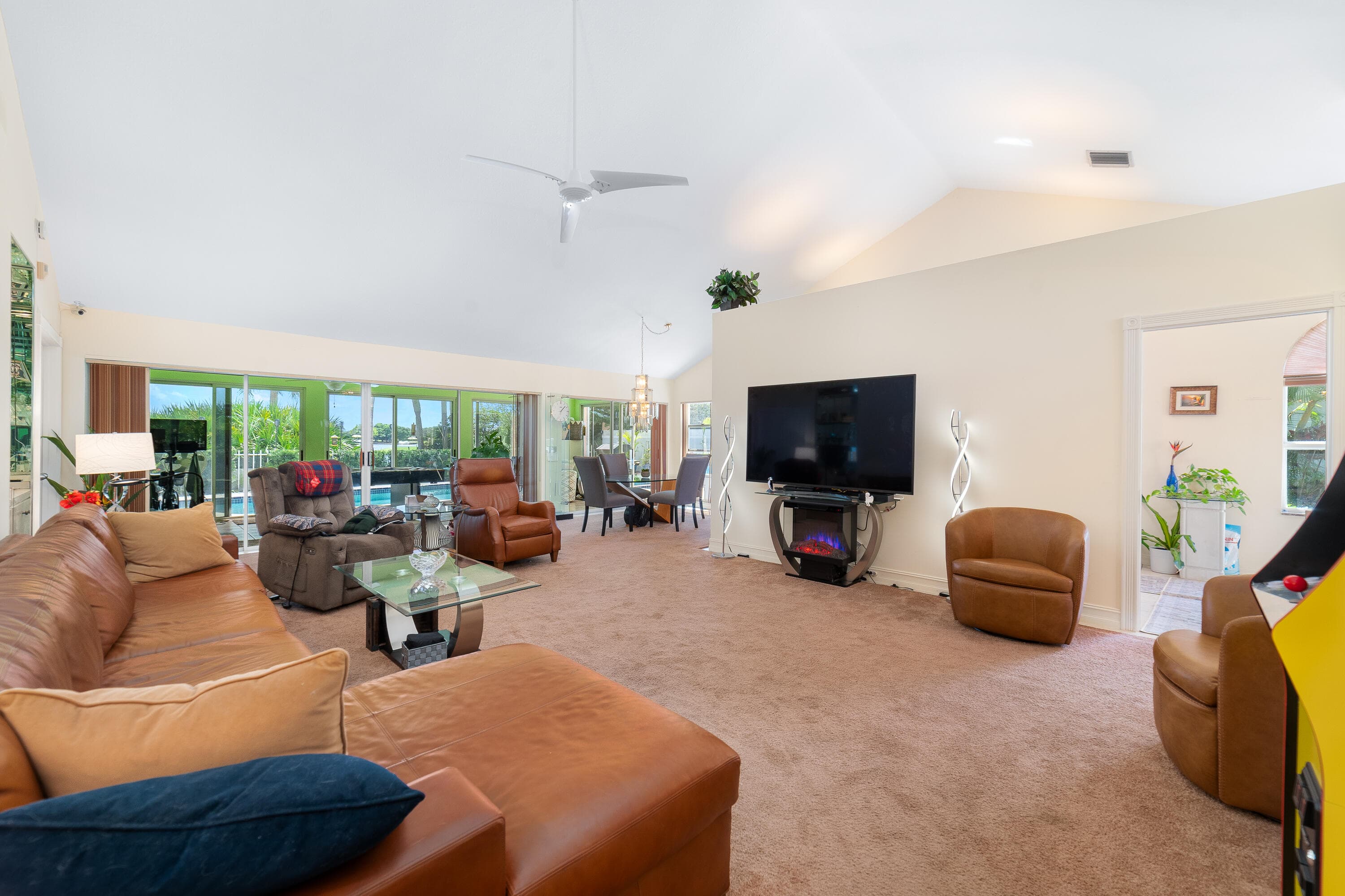 2370 Saratoga Bay Drive, West Palm Beach, FL 33409 — photo 8 of 46