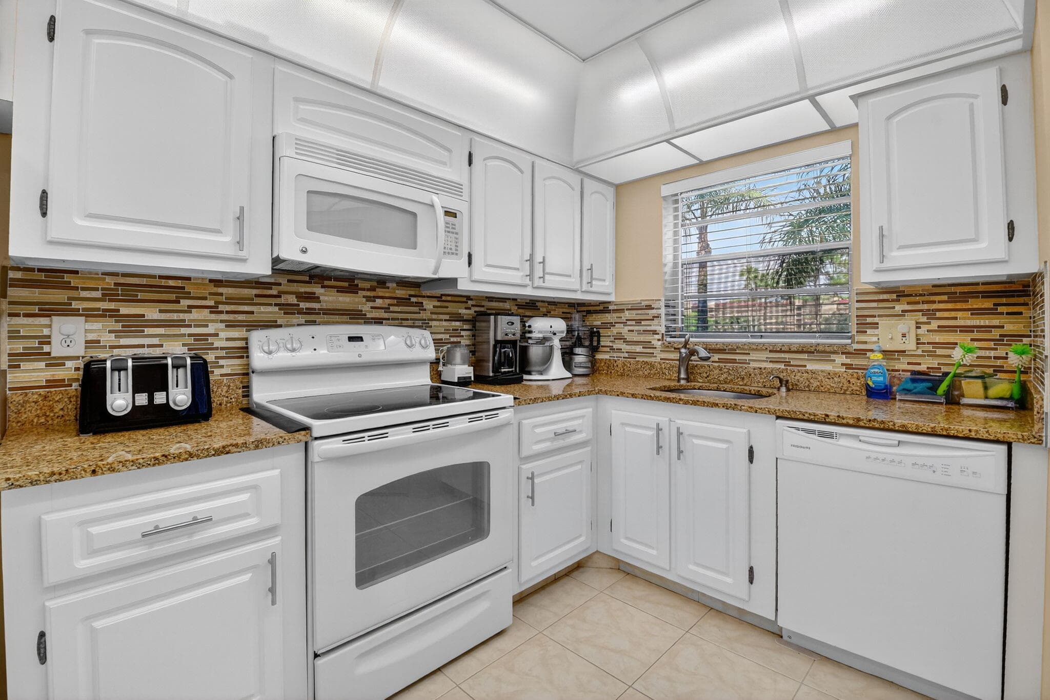 3810 Via Poinciana 206, Lake Worth, FL 33467 — photo 6 of 46