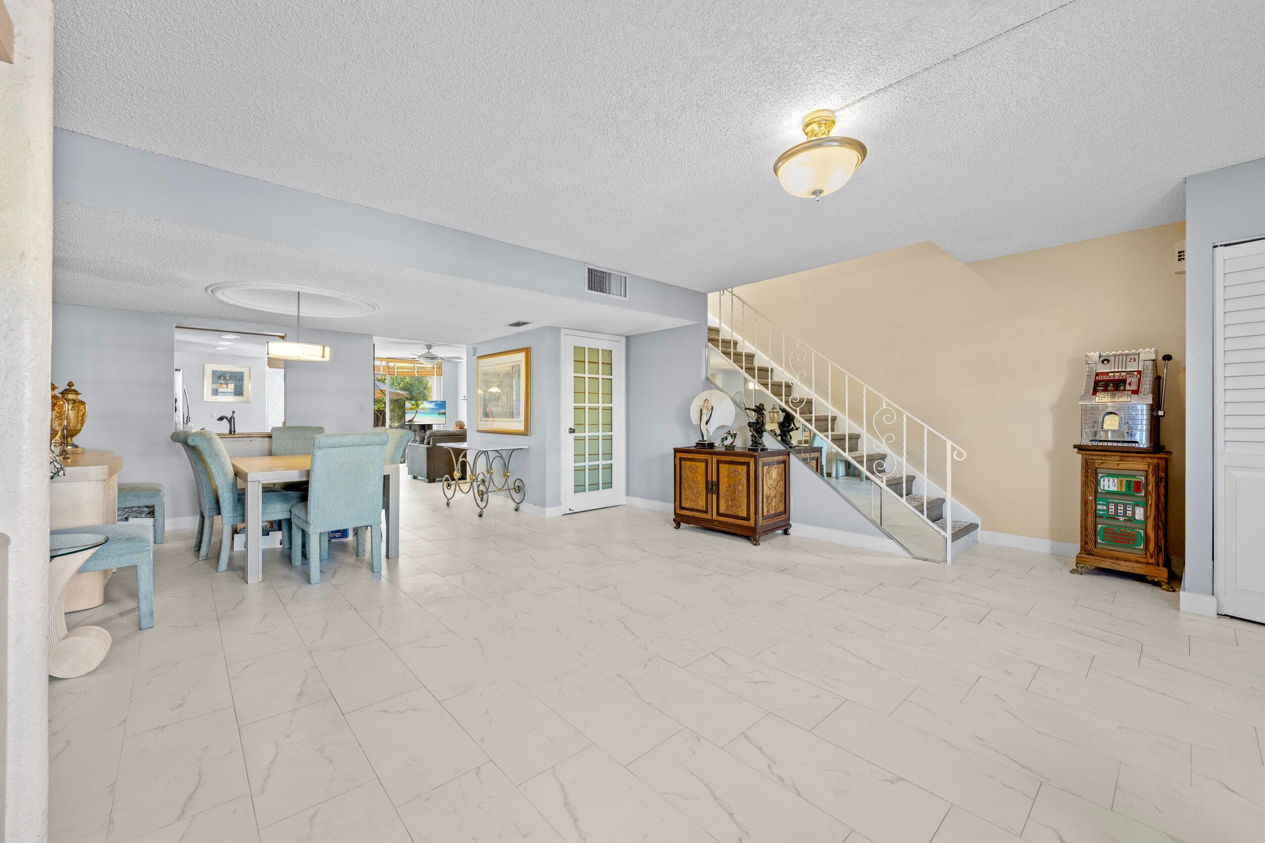 2212 NE 7th Street, Hallandale Beach, FL 33009 — photo 3 of 22