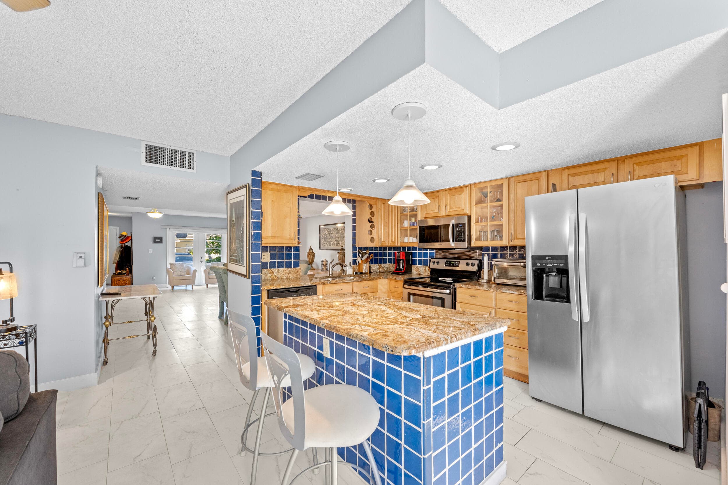 2212 NE 7th Street, Hallandale Beach, FL 33009 — photo 6 of 22