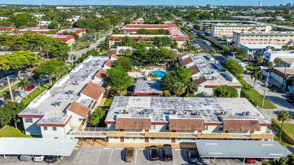 860 SE 6th Avenue 303, Deerfield Beach, FL 33441 — photo 12 of 35