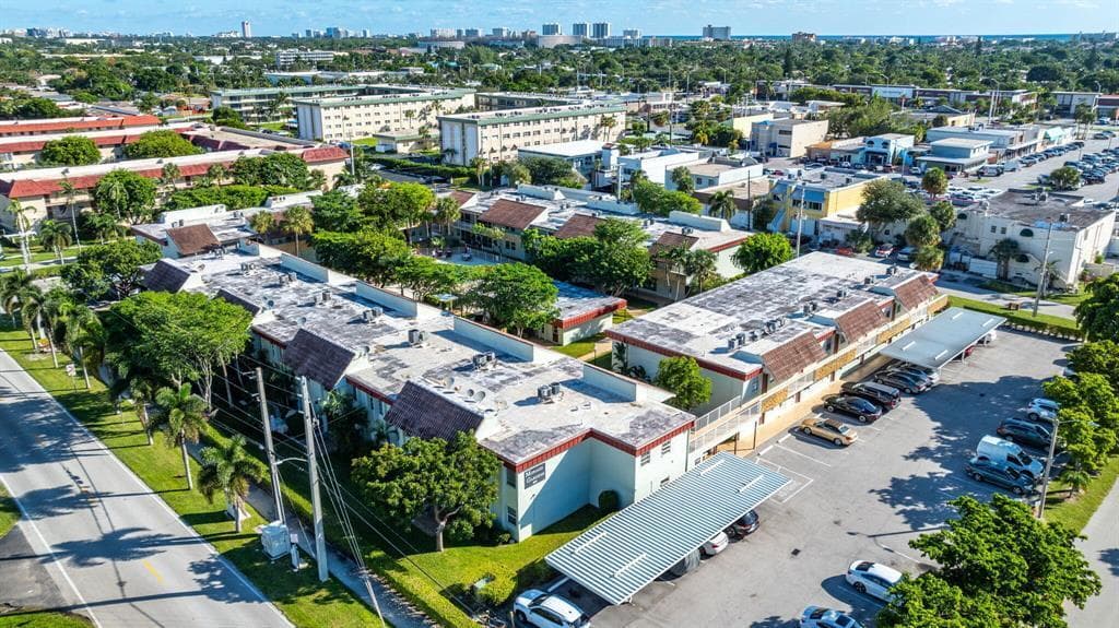 860 SE 6th Avenue 303, Deerfield Beach, FL 33441 — photo 13 of 35