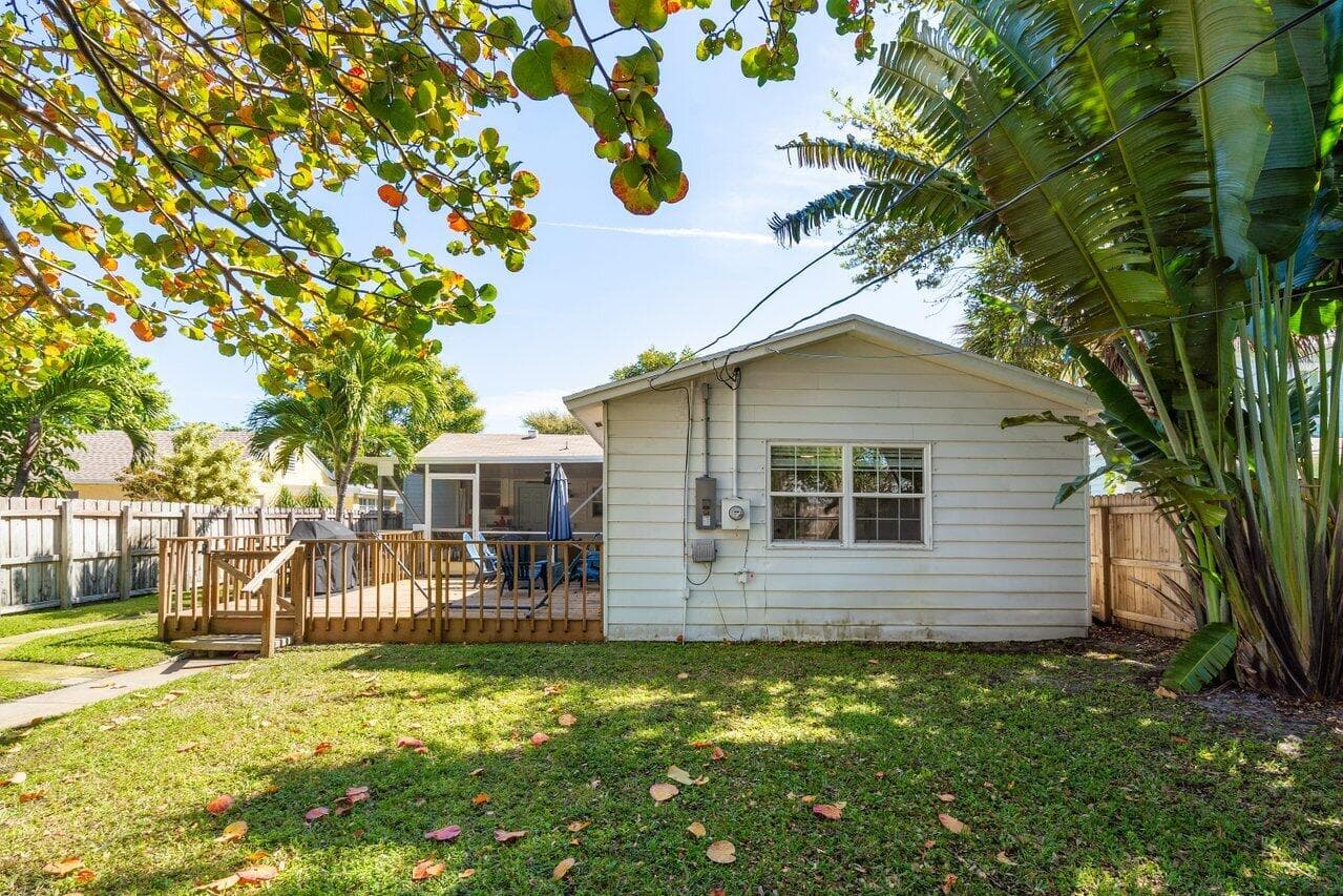 215 S Palmway, Lake Worth Beach, FL 33460 — photo 37 of 60