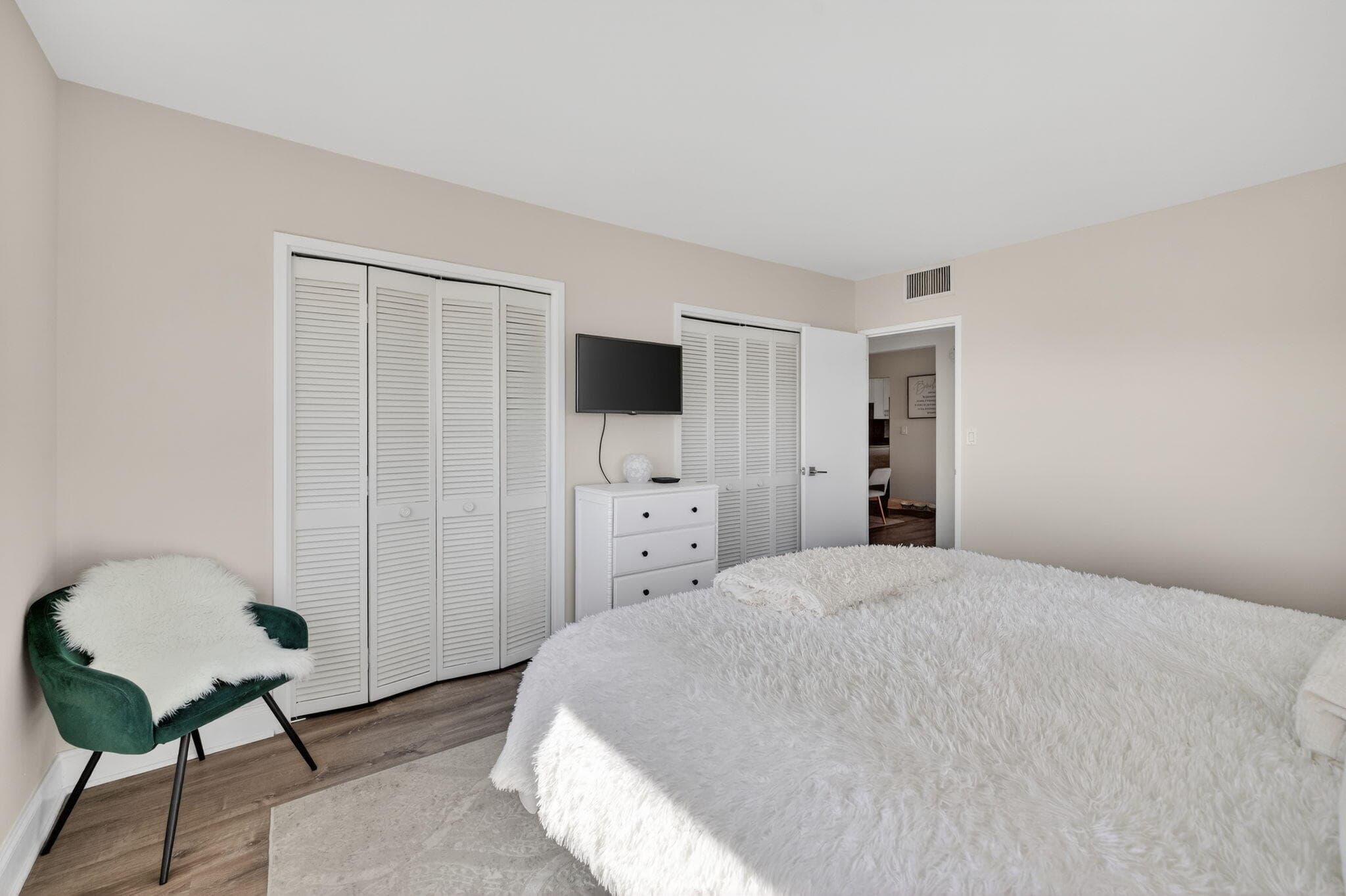 2555 NE 11th Street 609, Fort Lauderdale, FL 33304 — photo 19 of 45