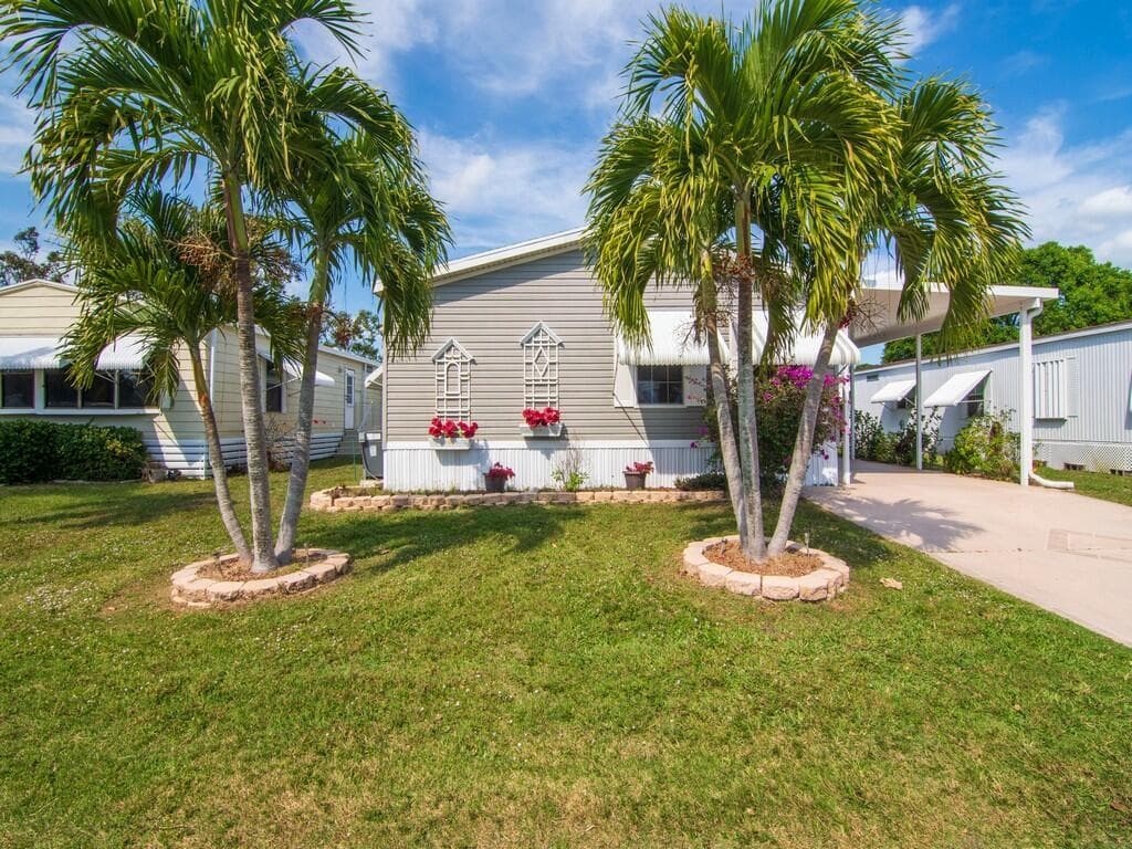 43 W Caribbean, Port St. Lucie, FL 34952 — photo 2 of 44