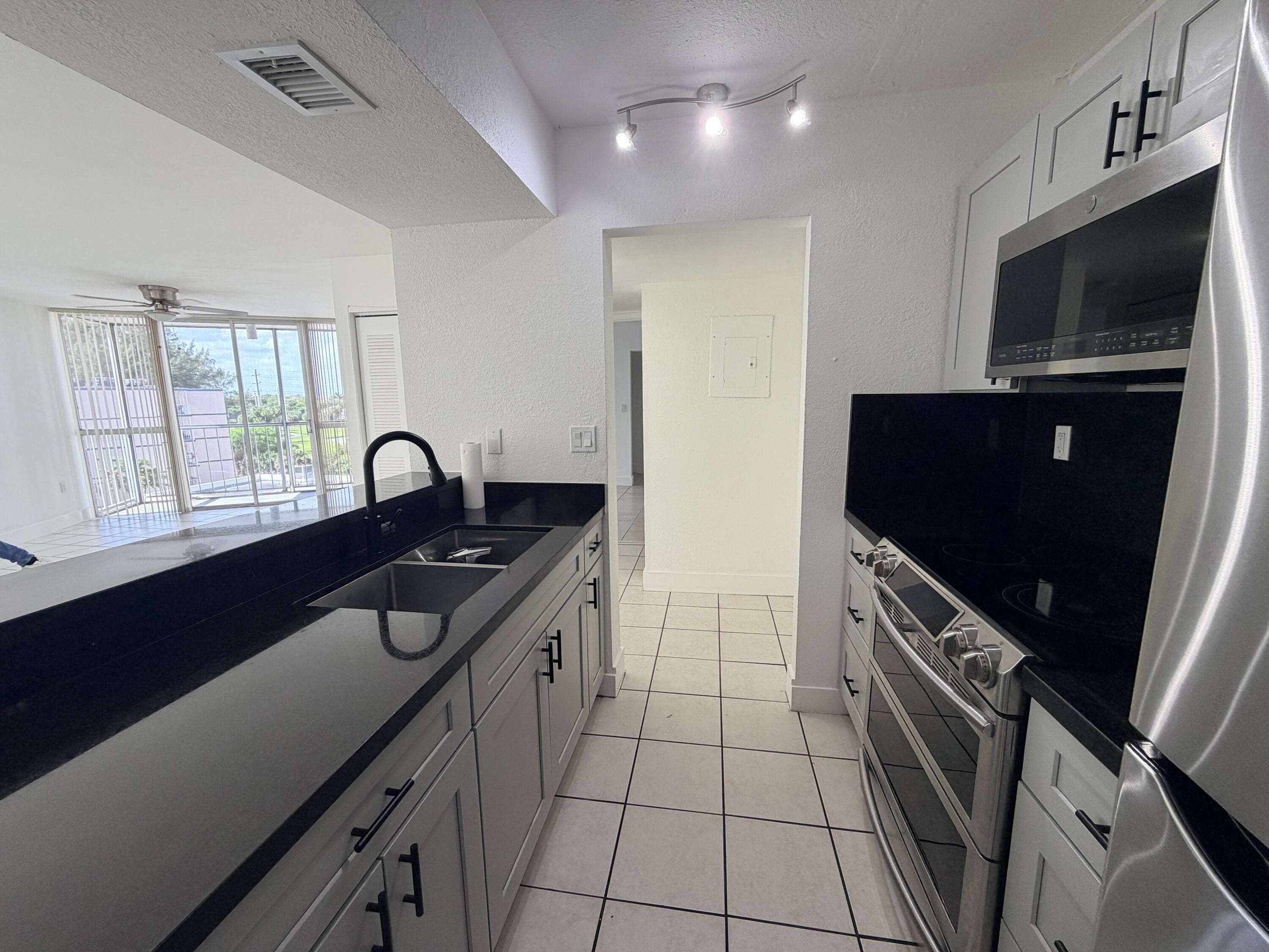 7035 NW 186th Street D508, Hialeah, FL 33015 — photo 6 of 12