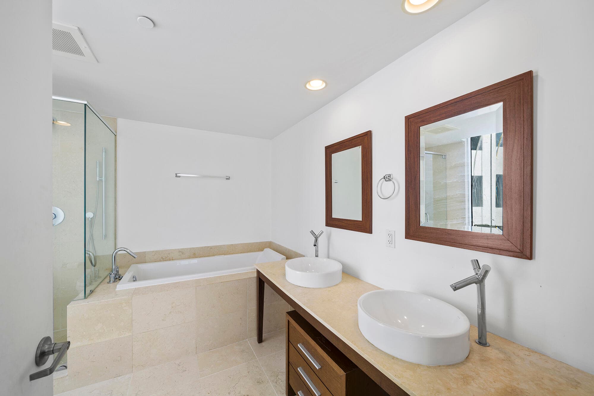 495 Brickell Avenue 911, Miami, FL 33131 — photo 11 of 35