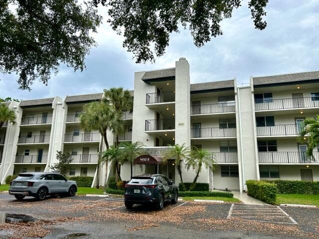 9450 Poinciana Place 301, Davie, FL 33324 — photo 2 of 25
