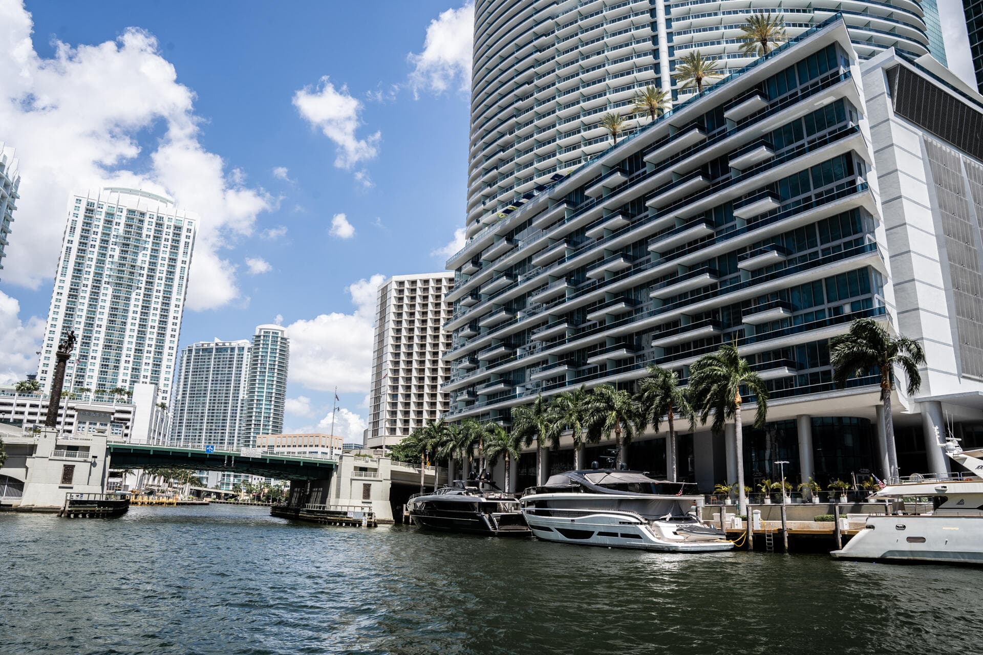 495 Brickell Avenue 911, Miami, FL 33131 — photo 32 of 35