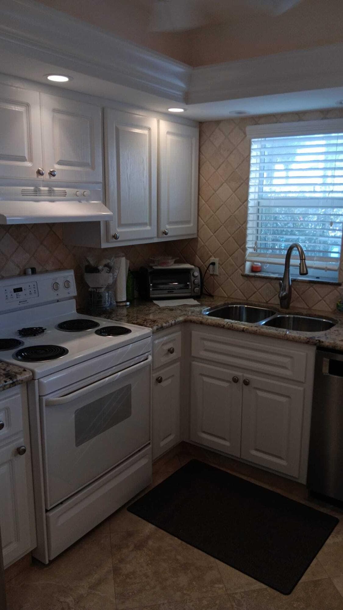 5450 N Ocean Boulevard 10, Lauderdale-By-The-Sea, FL 33308 — photo 7 of 14