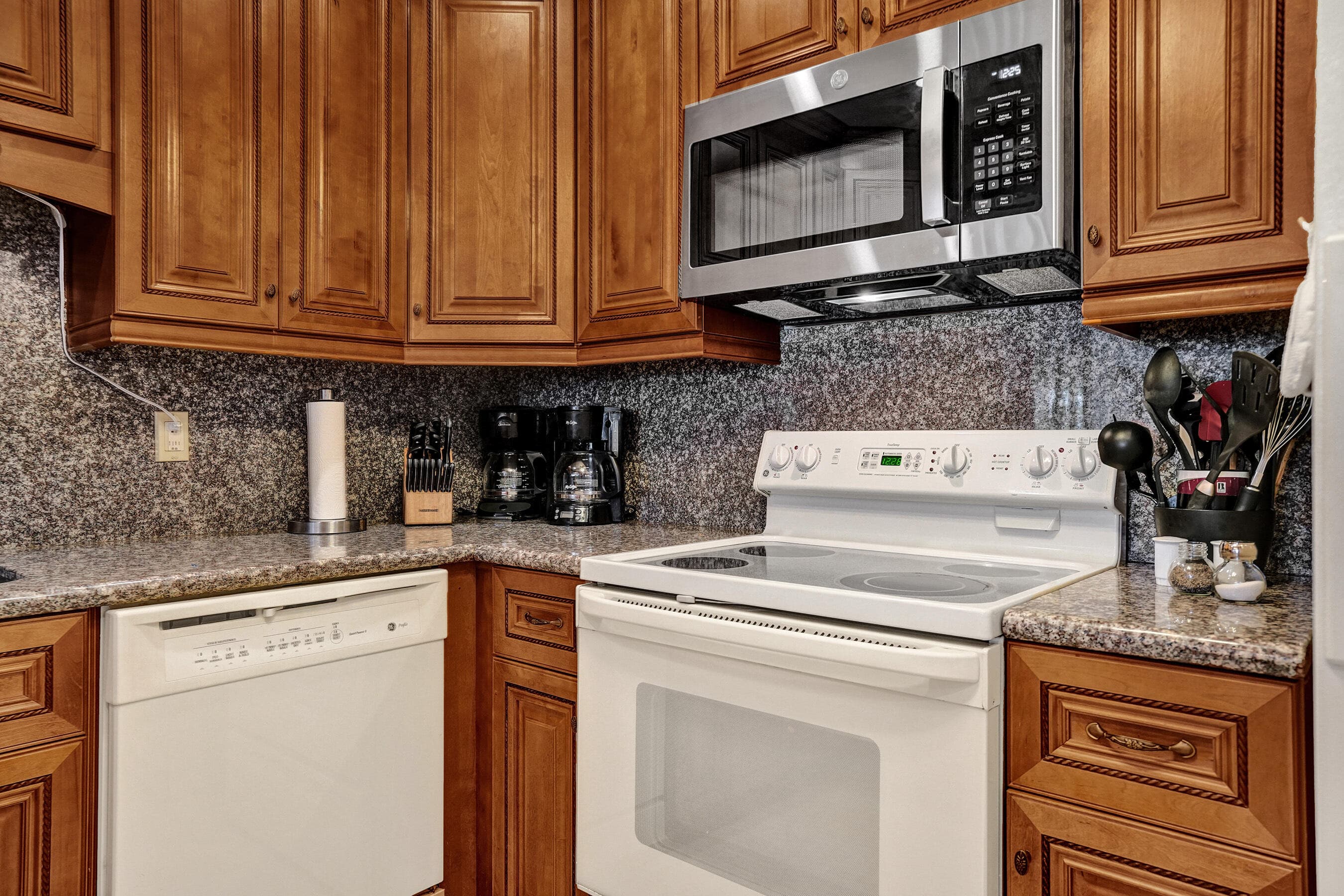 4770 NW 21st Street 306, Lauderhill, FL 33313 — photo 13 of 37